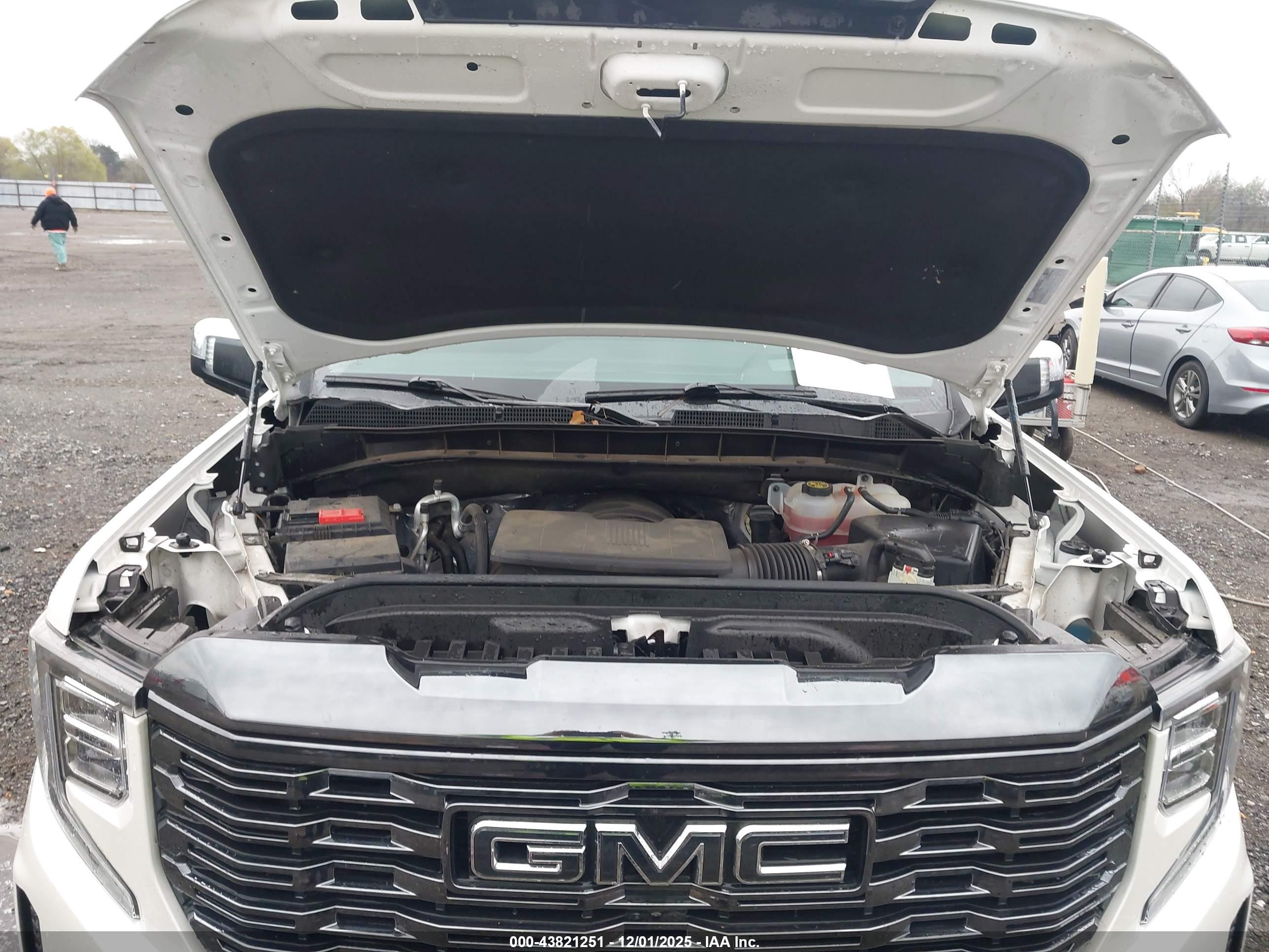 GMC SIERRA image 10