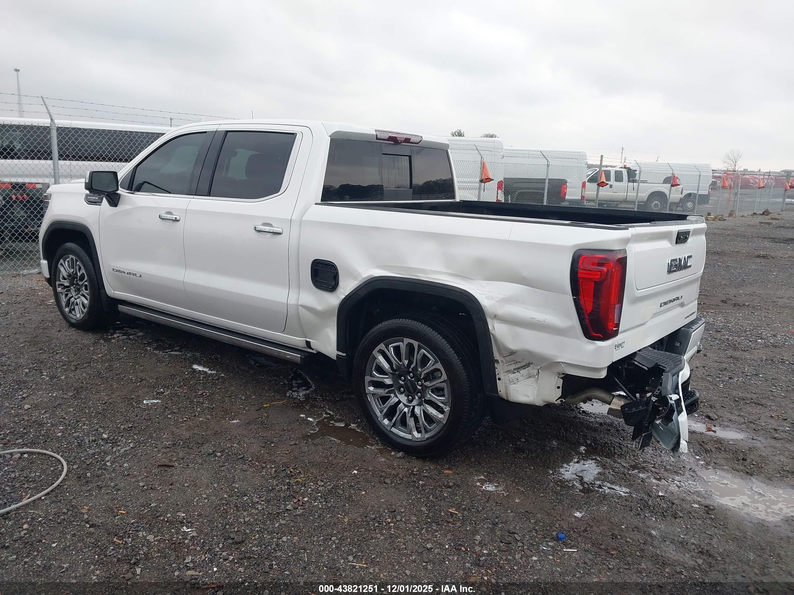 GMC SIERRA image 3