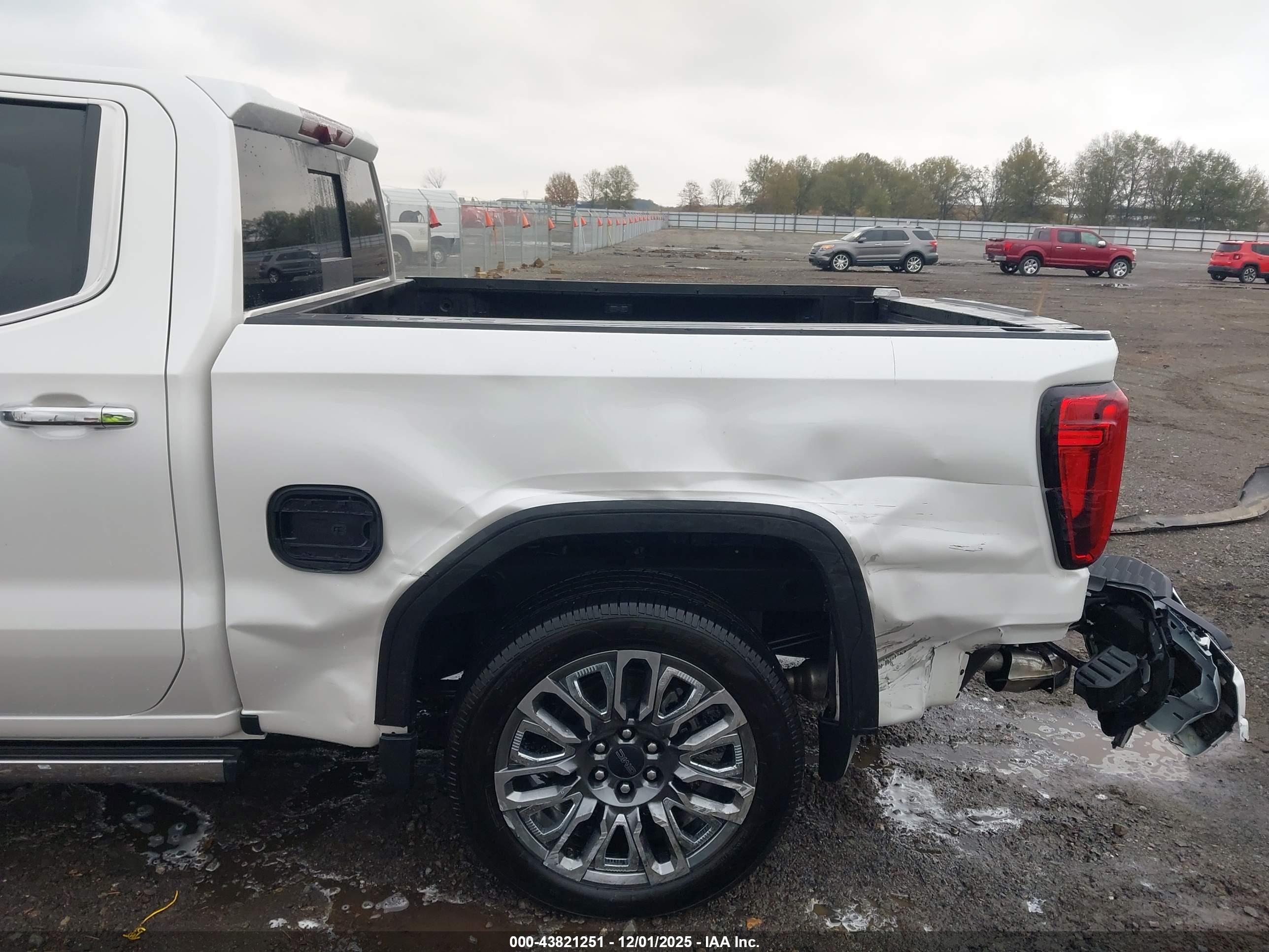 GMC SIERRA image 6