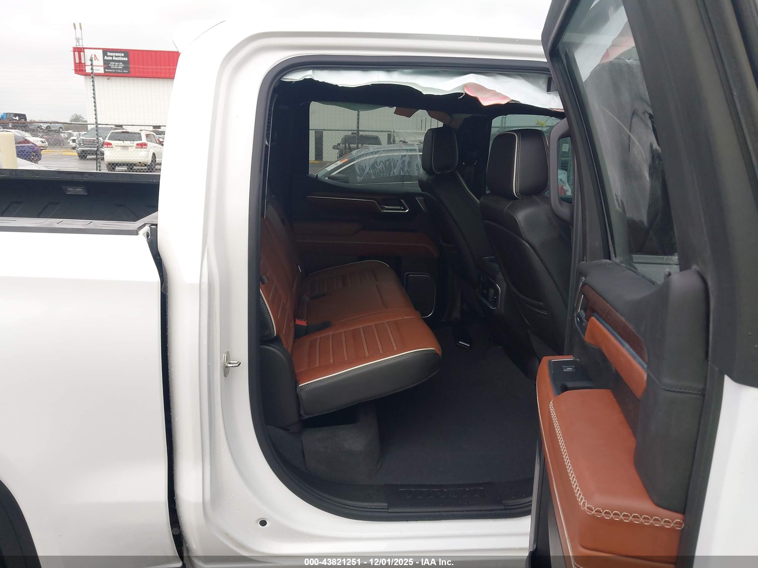 GMC SIERRA image 8