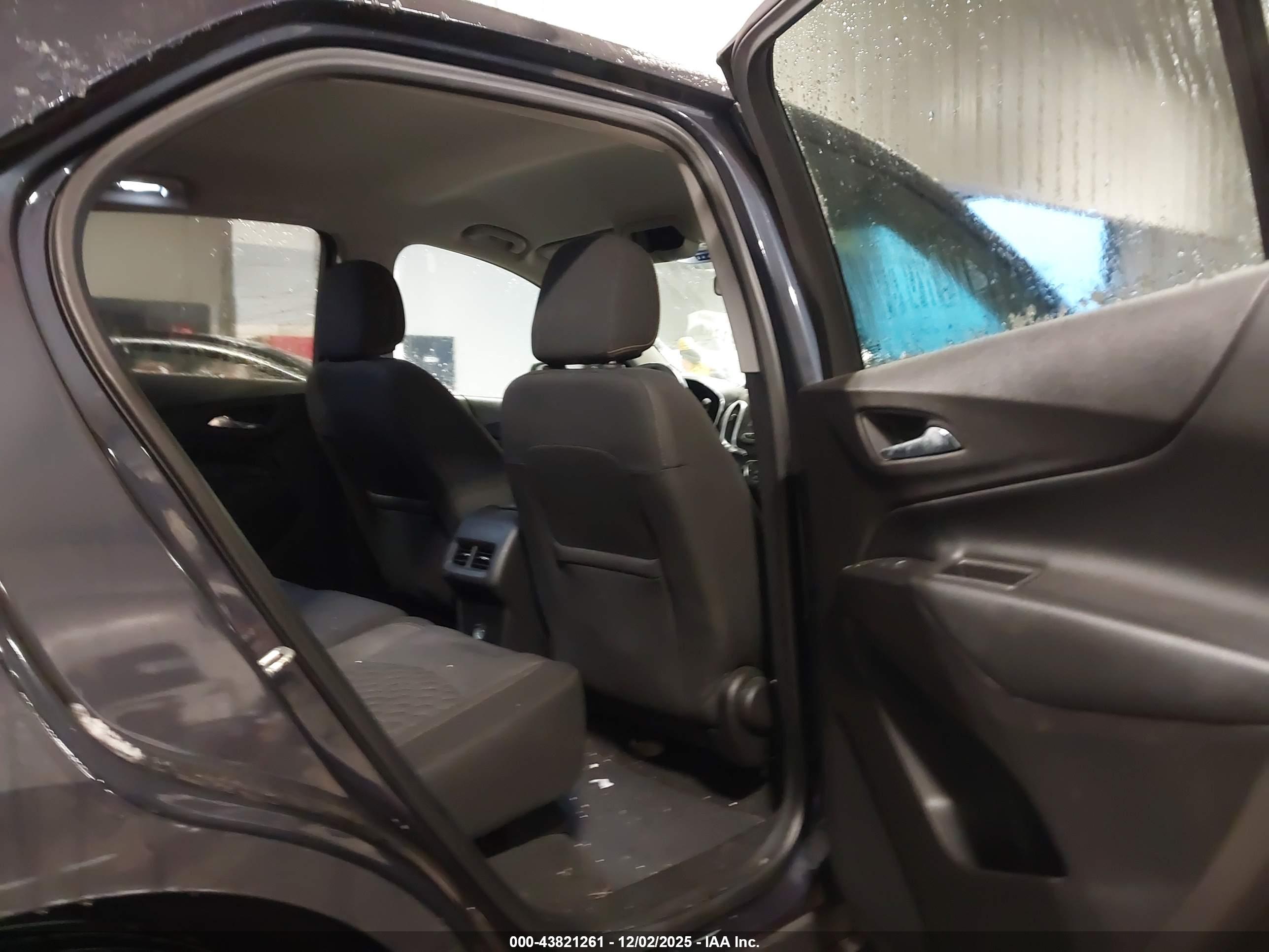 CHEVROLET EQUINOX image 8