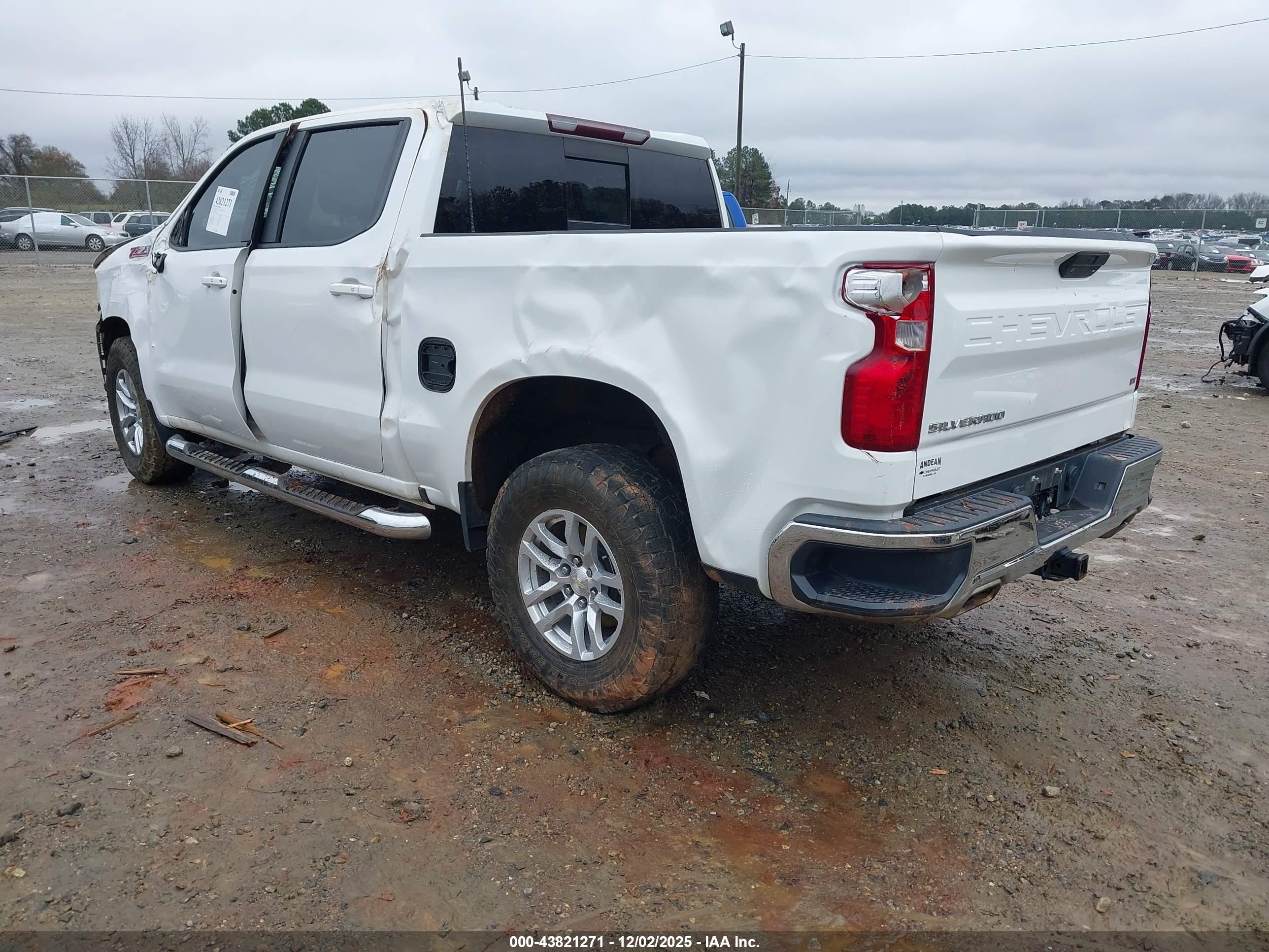 CHEVROLET SILVERADO image 3