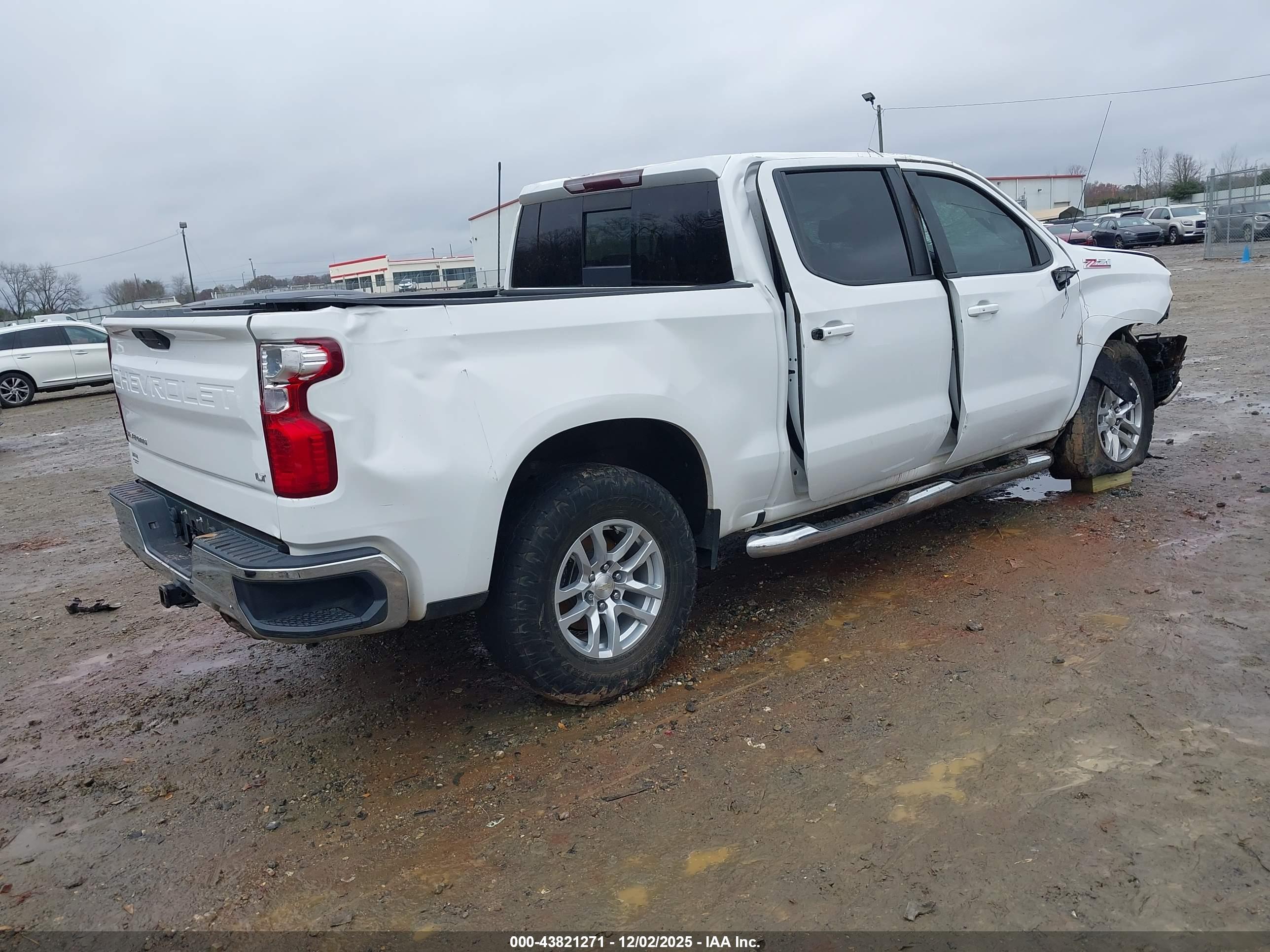 CHEVROLET SILVERADO image 4