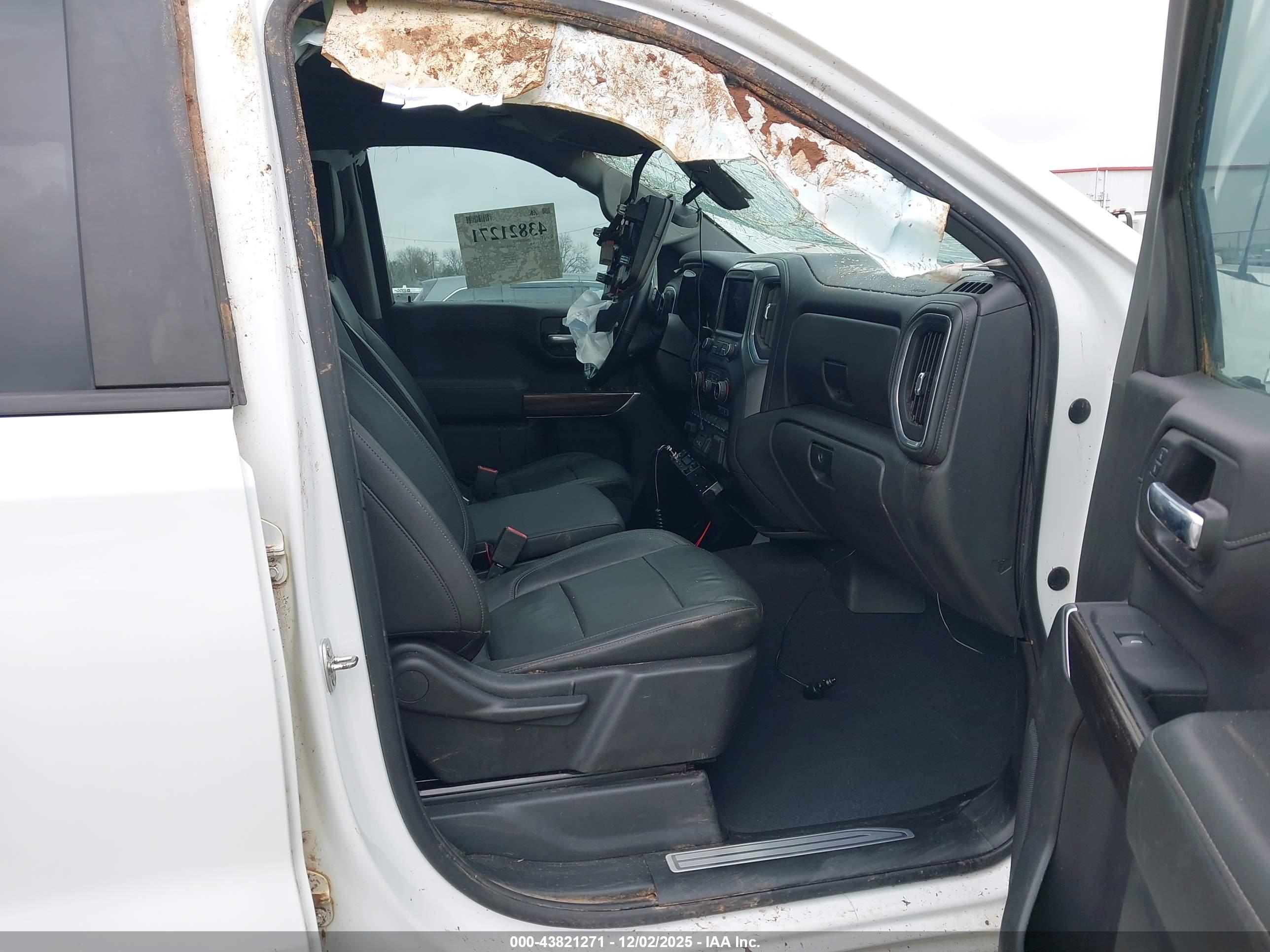 CHEVROLET SILVERADO image 5