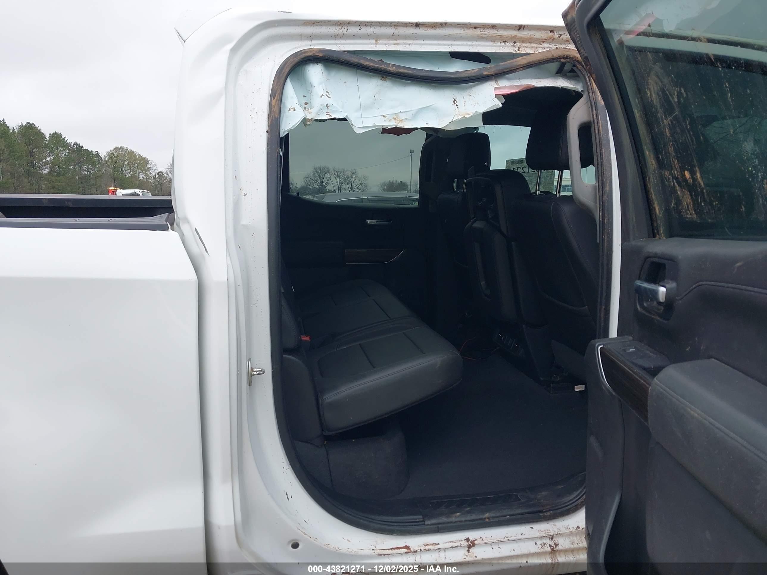 CHEVROLET SILVERADO image 8