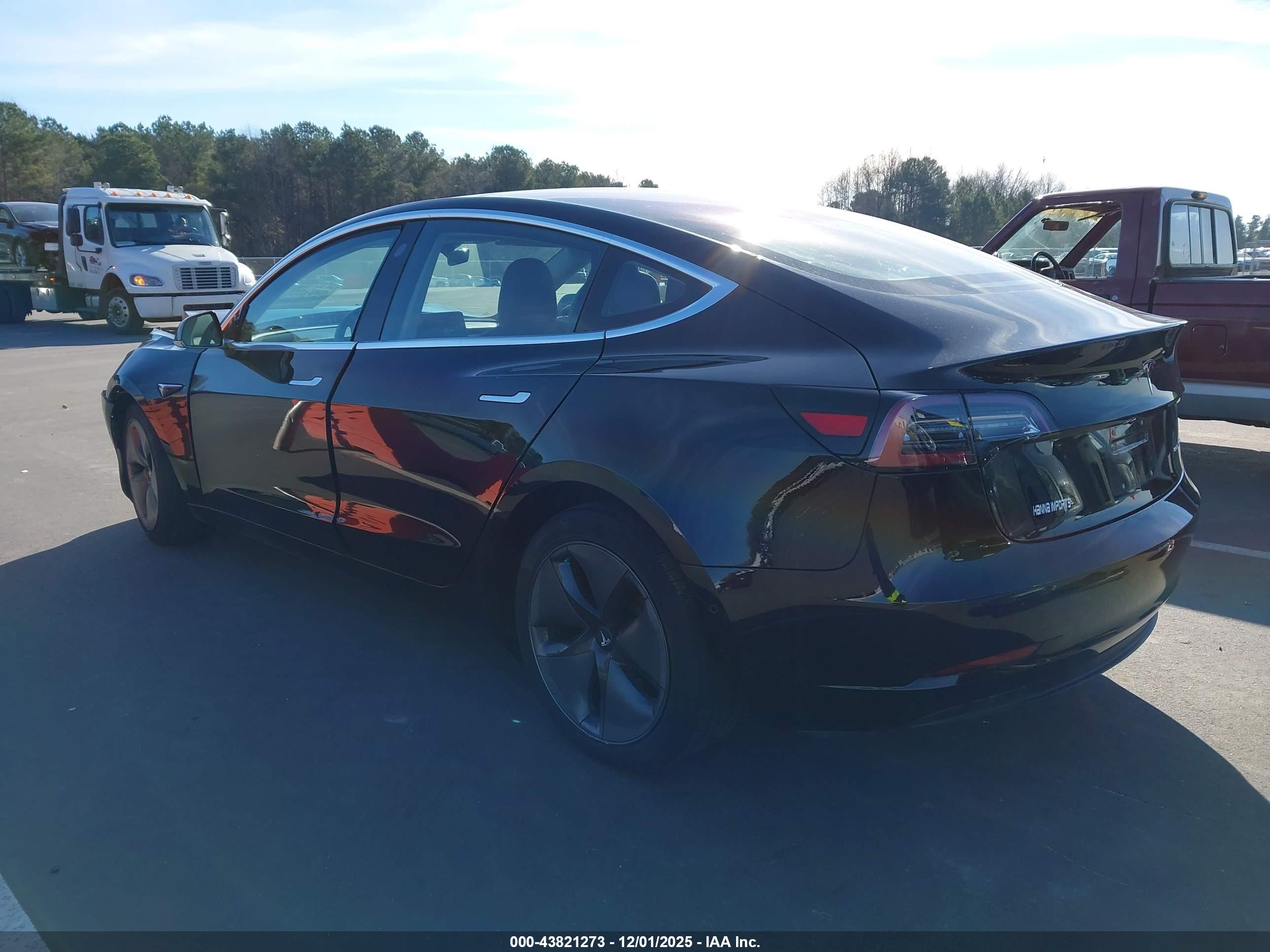 TESLA MODEL image 3