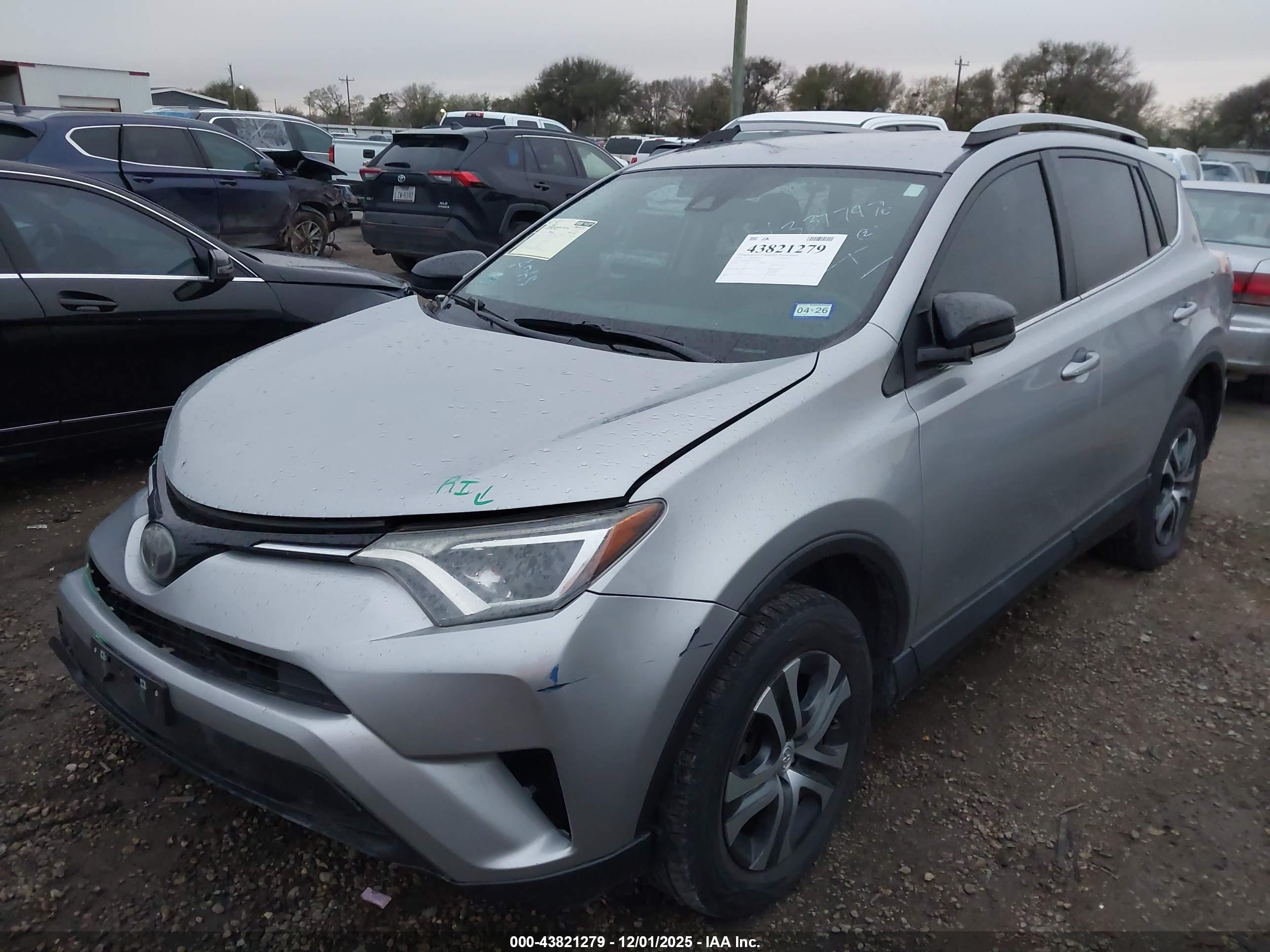 TOYOTA RAV4 image 2