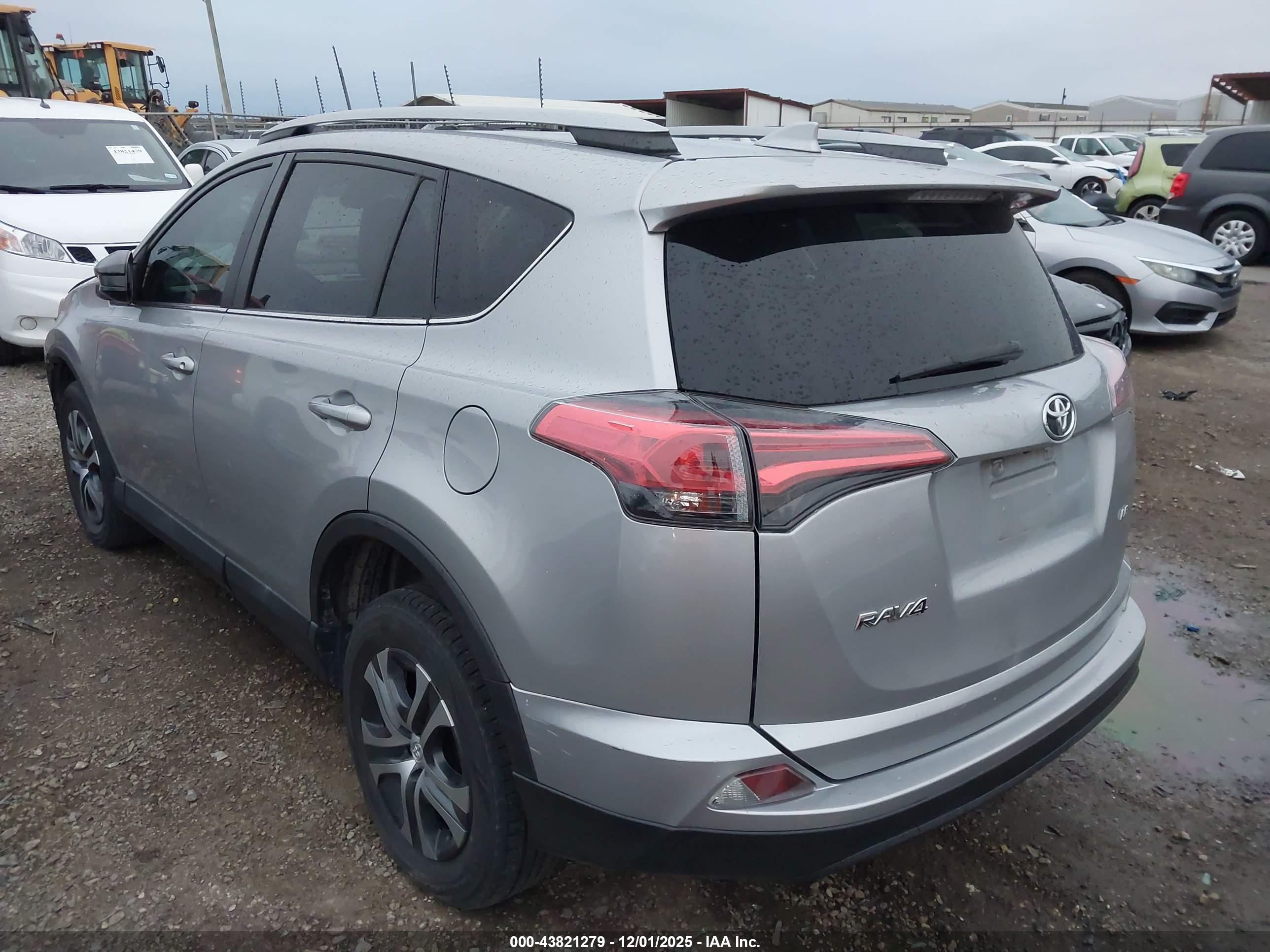 TOYOTA RAV4 image 3