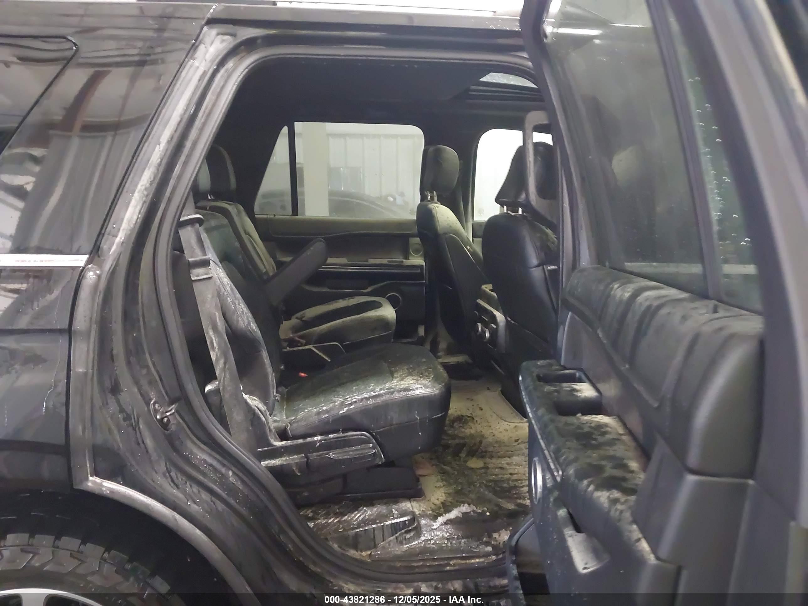 FORD EXPEDITION image 8