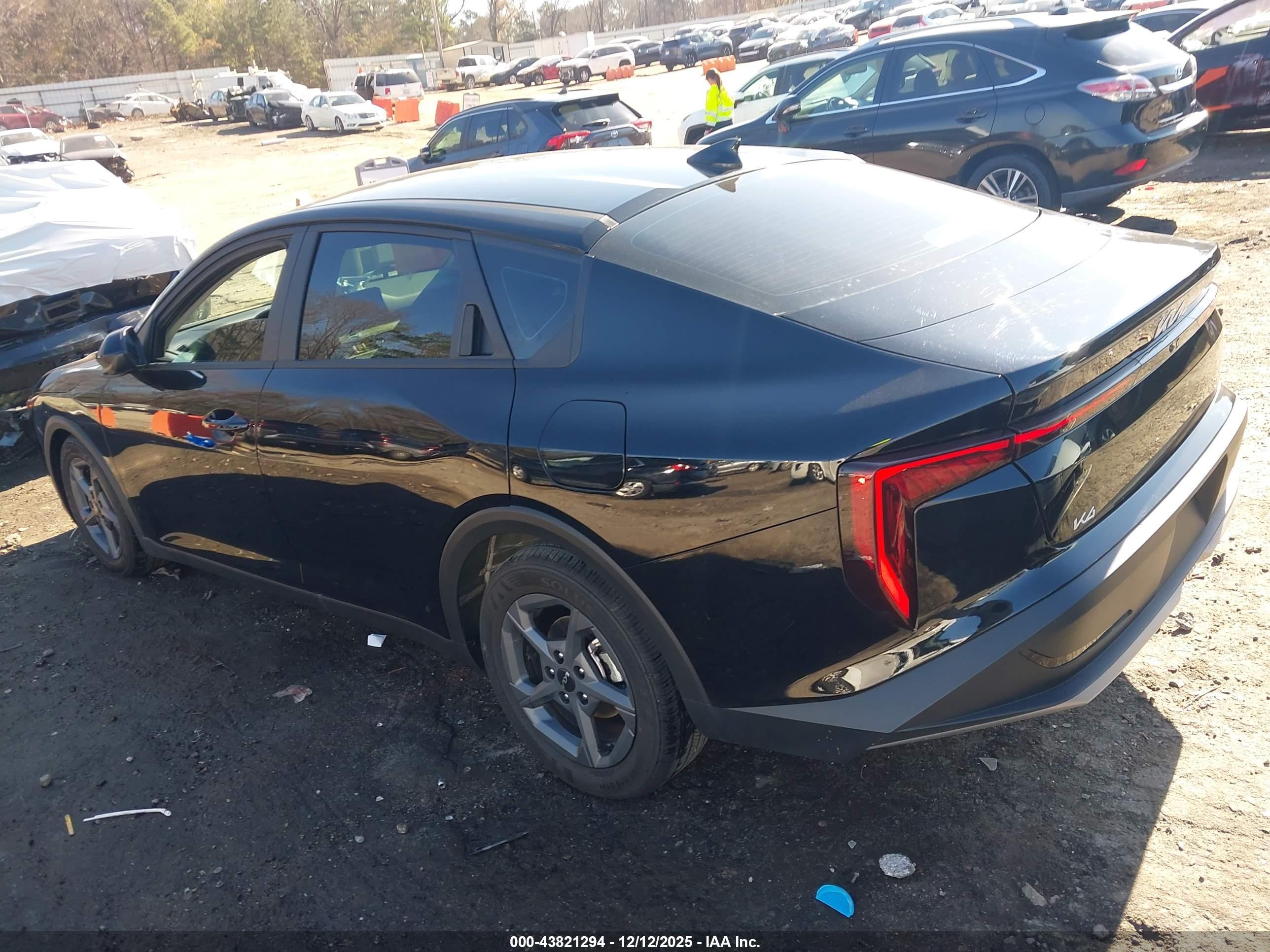 KIA K4 image 3