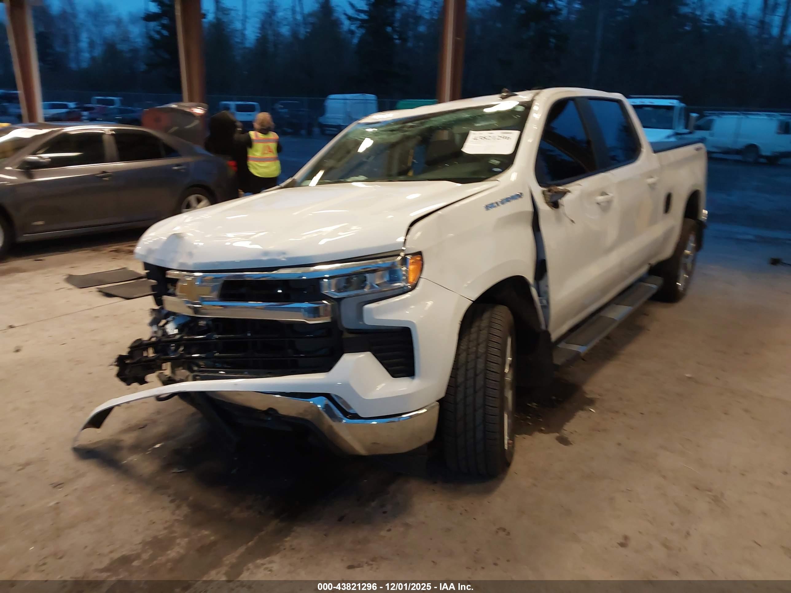 CHEVROLET SILVERADO image 2