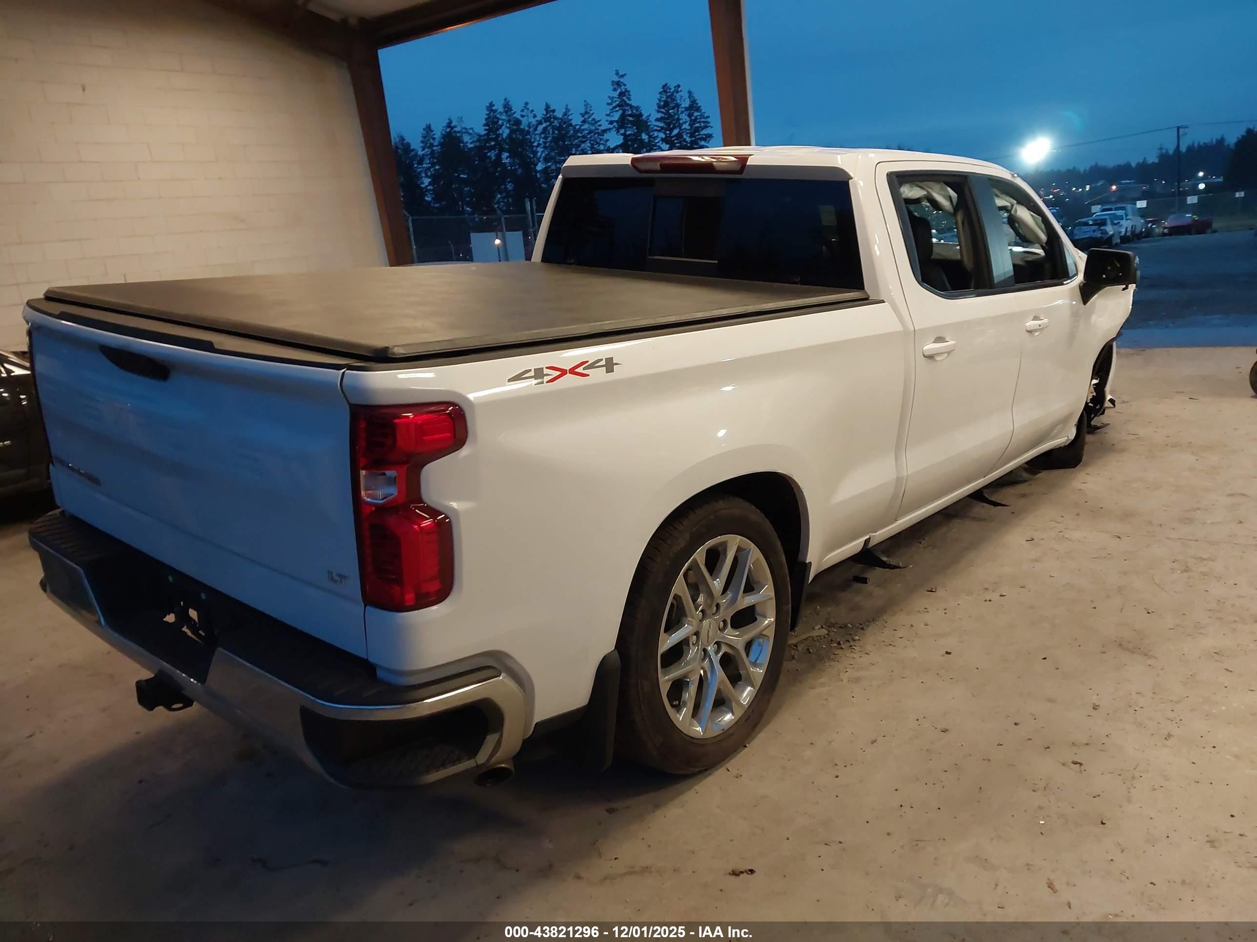 CHEVROLET SILVERADO image 4