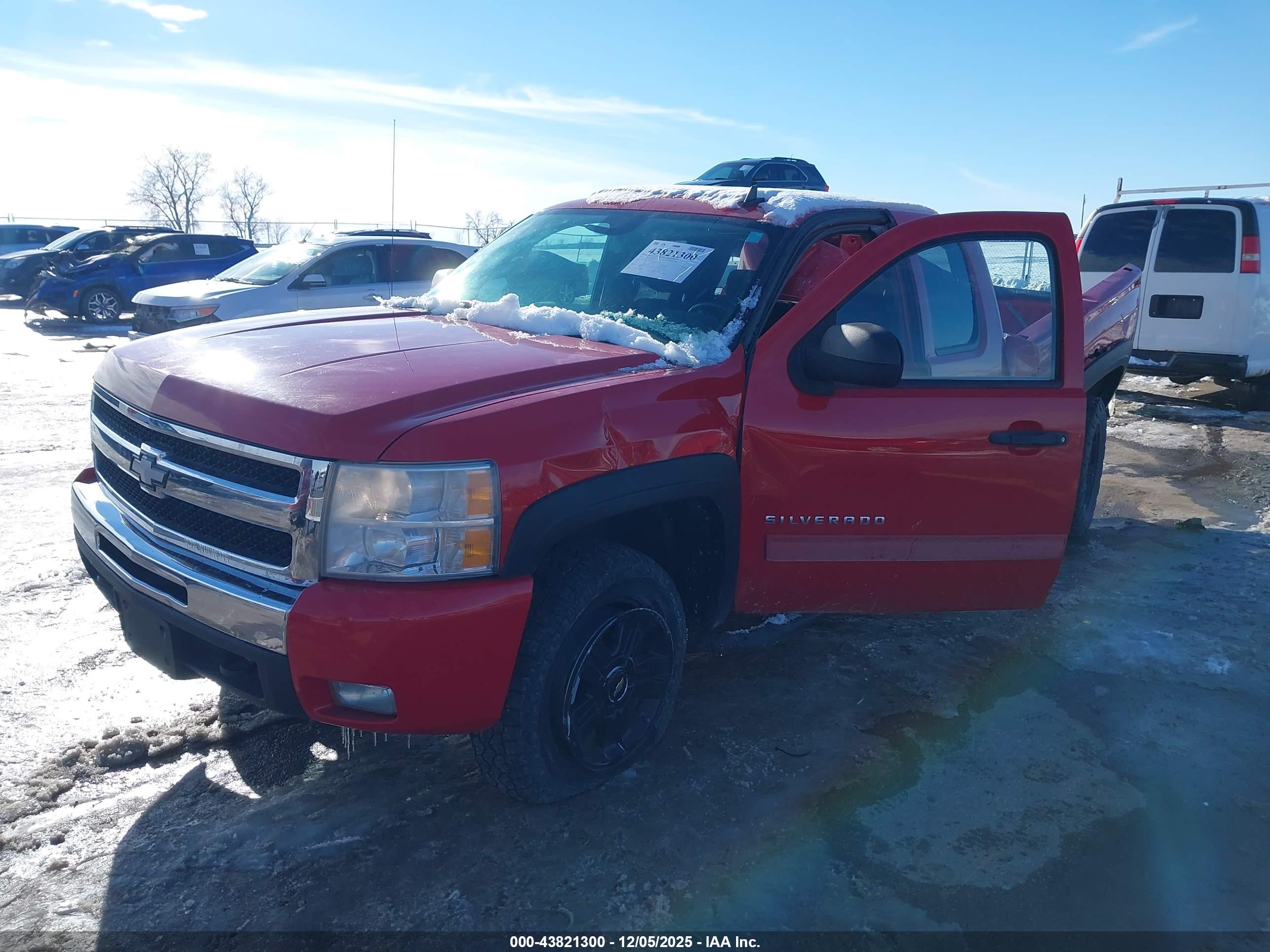 CHEVROLET SILVERADO image 2