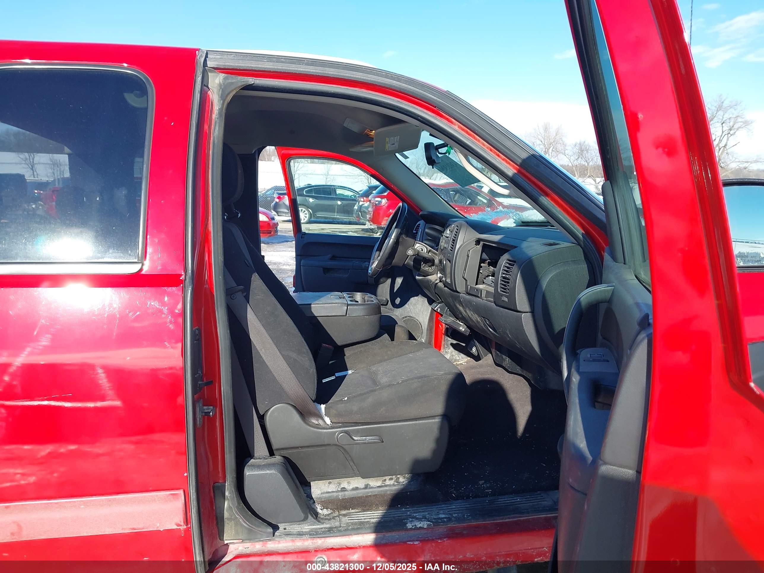 CHEVROLET SILVERADO image 5