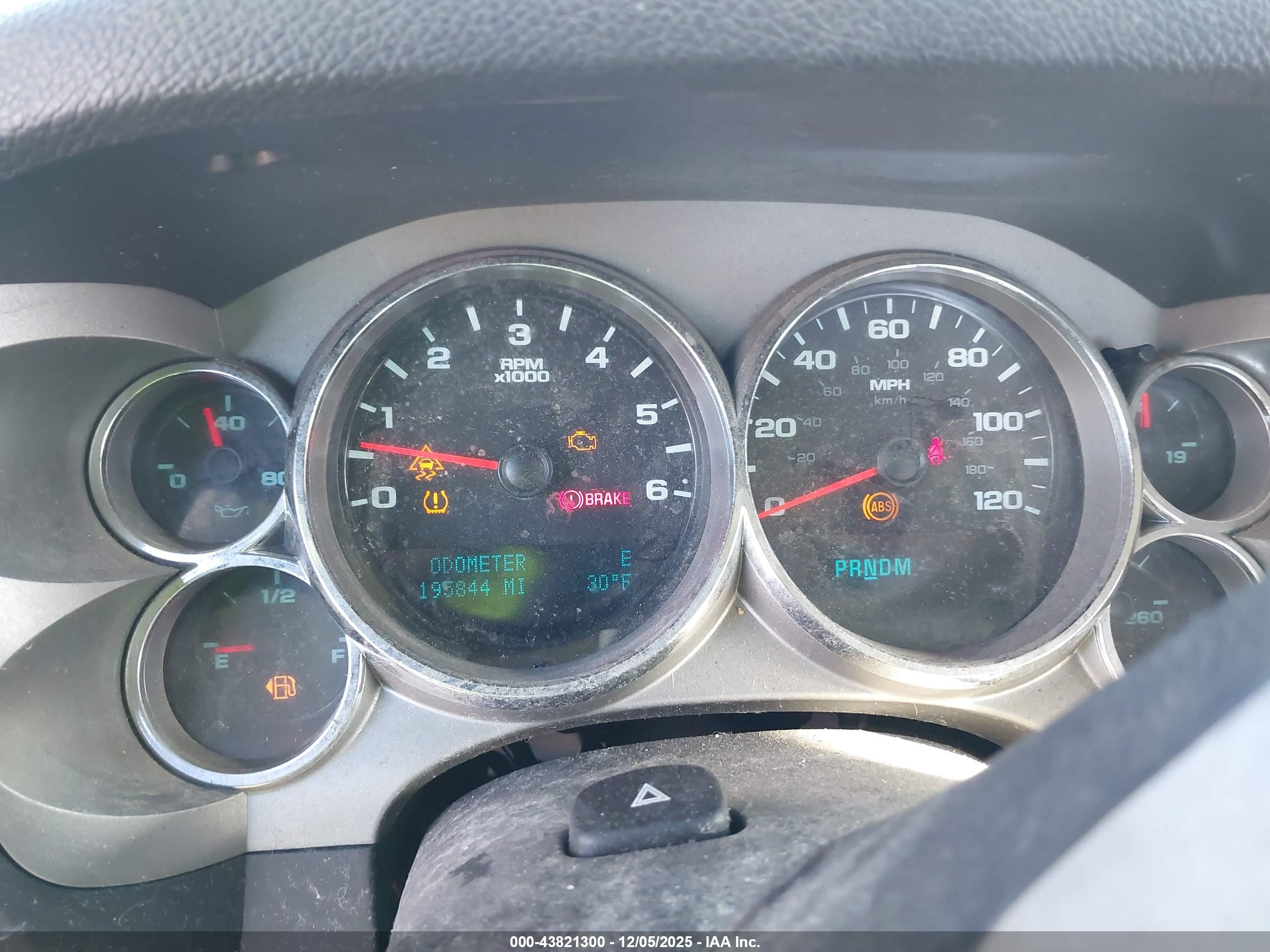 CHEVROLET SILVERADO image 7