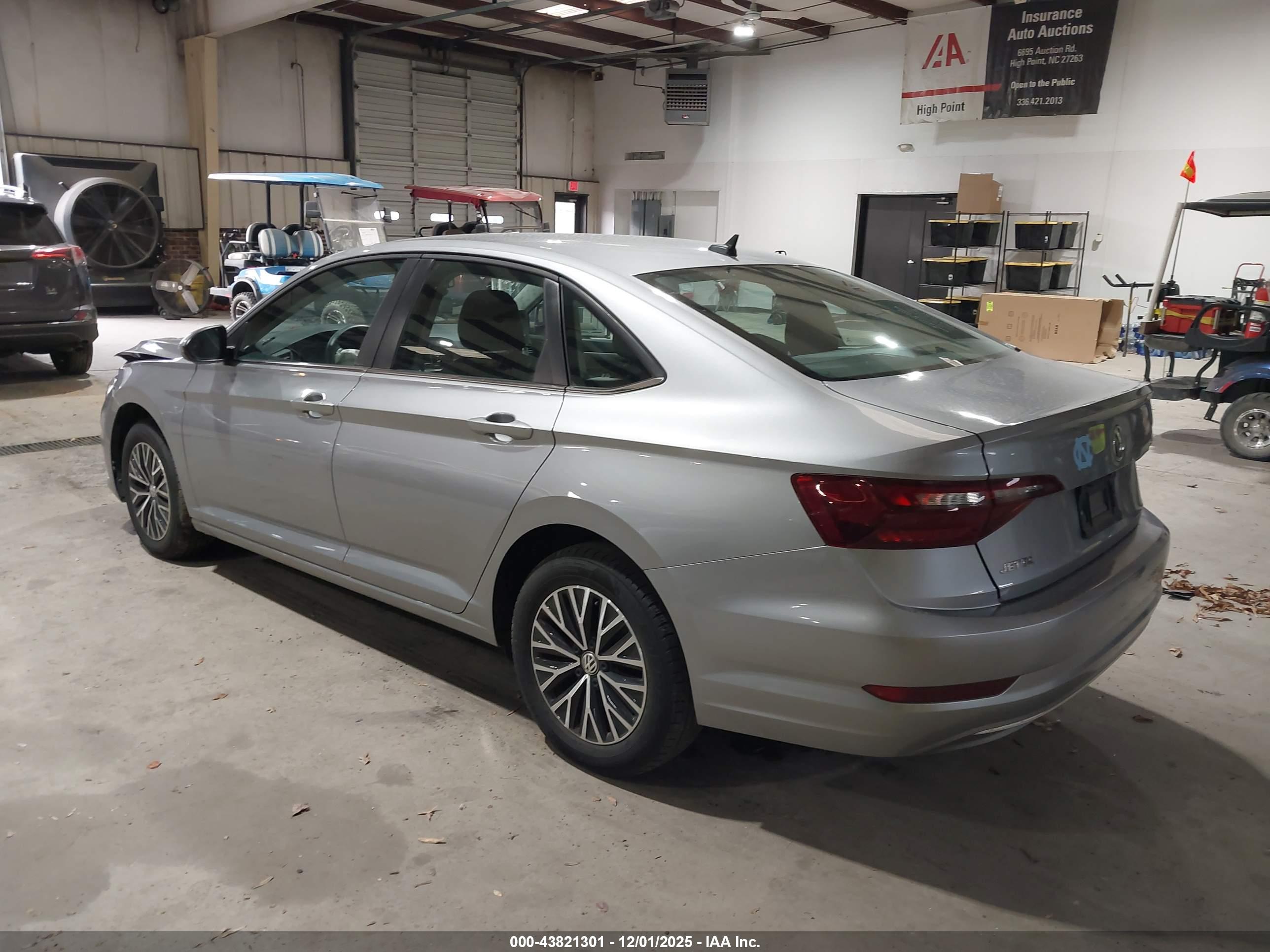 VOLKSWAGEN JETTA image 3