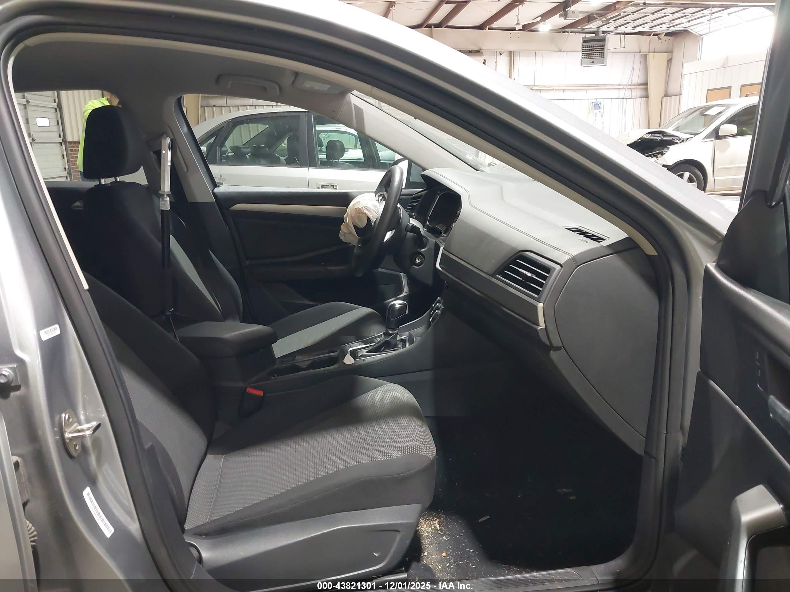 VOLKSWAGEN JETTA image 5