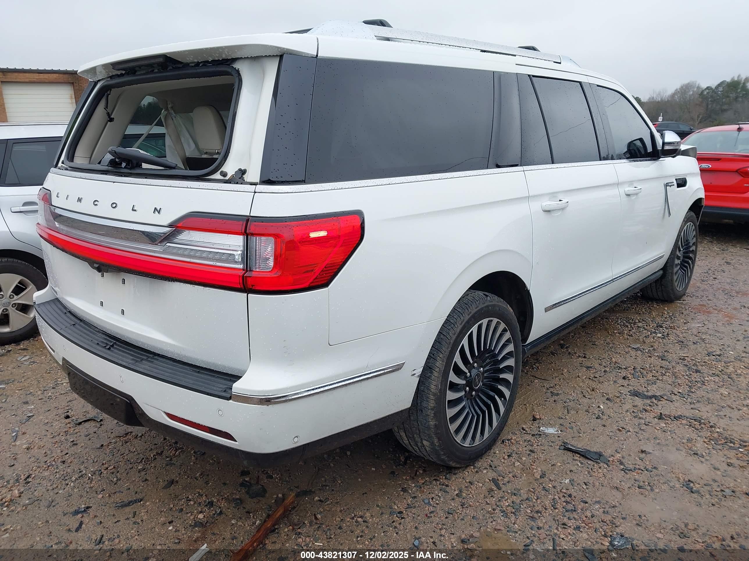 LINCOLN NAVIGATOR image 4