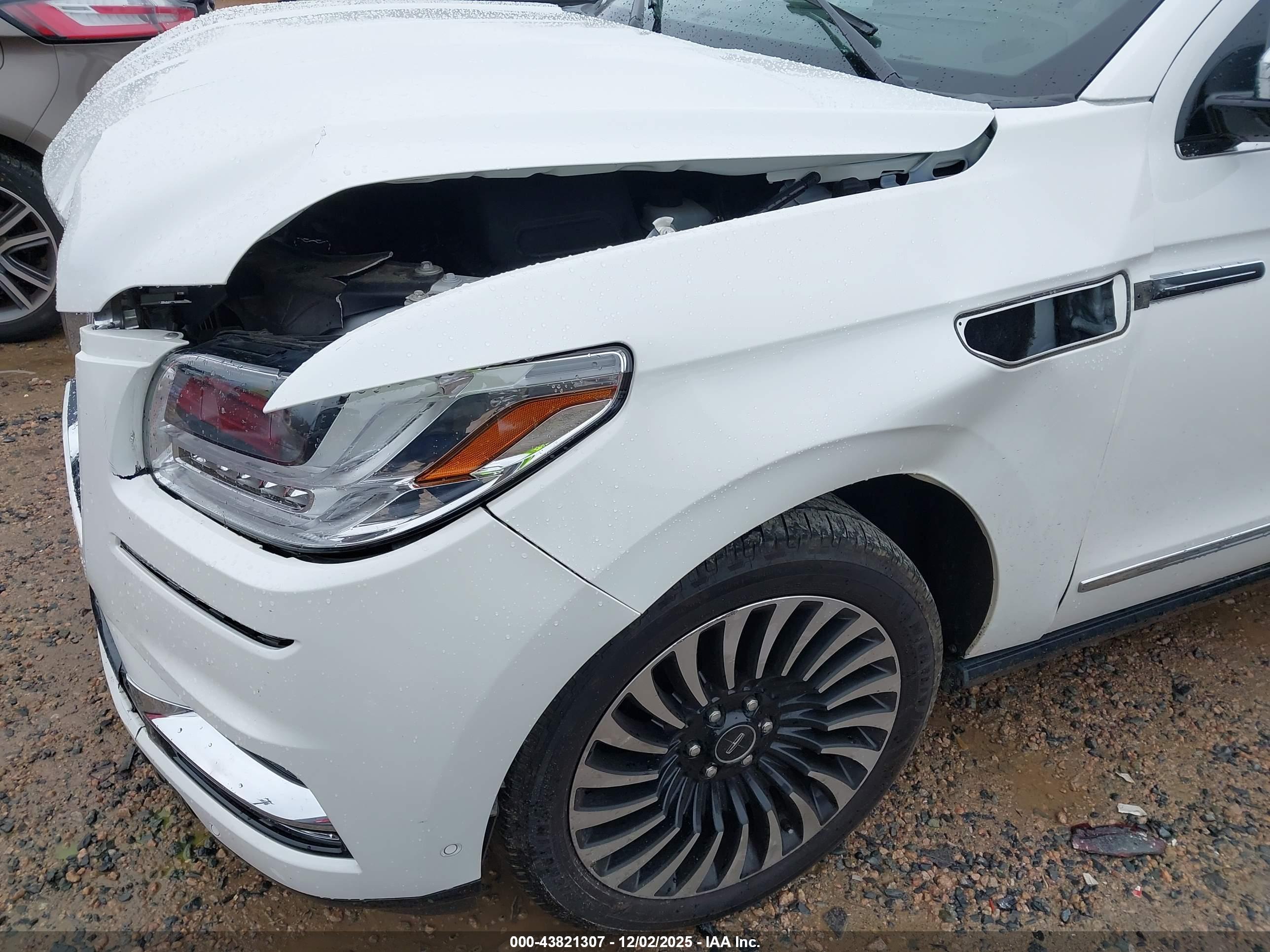 LINCOLN NAVIGATOR image 6