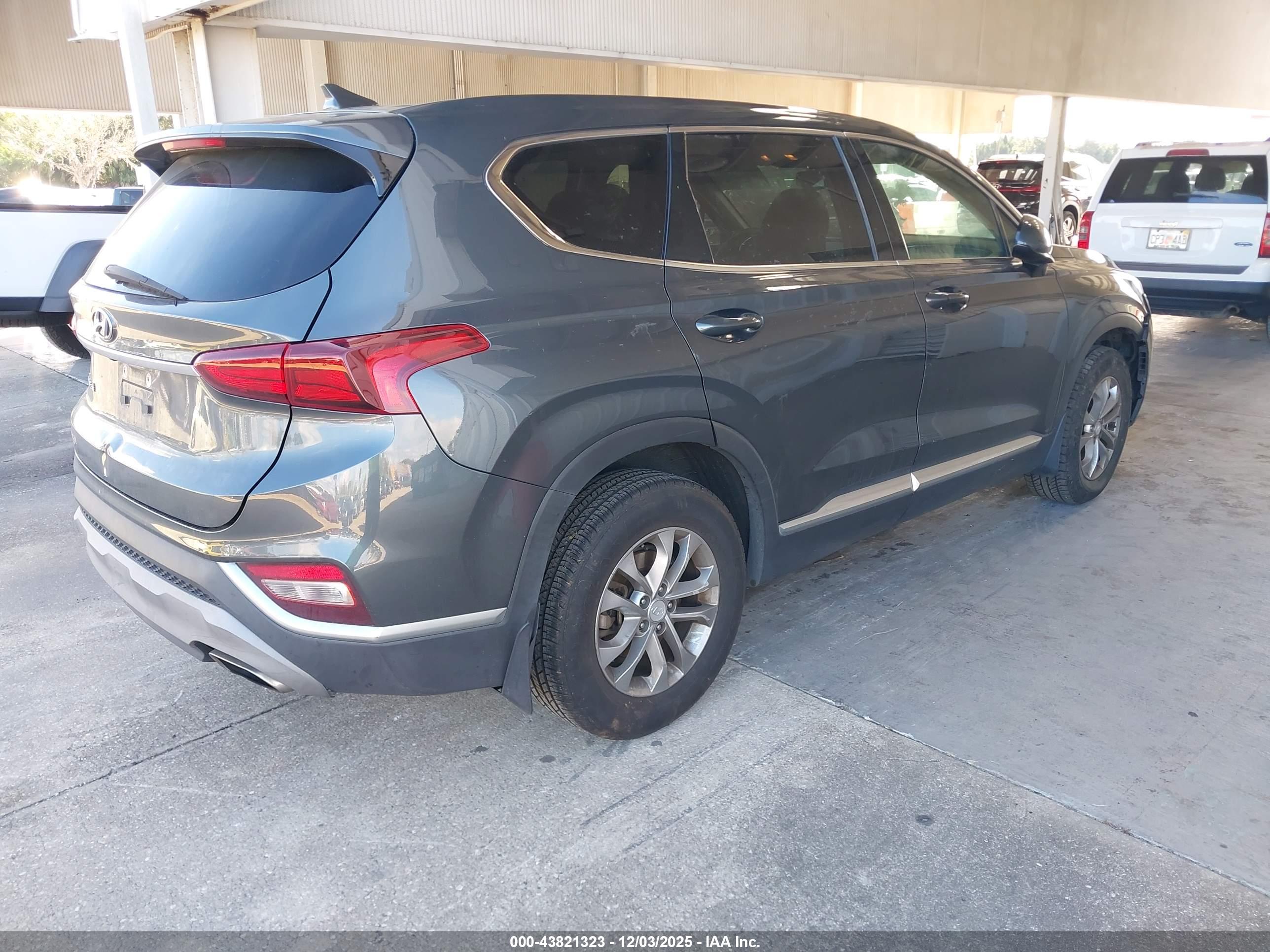 HYUNDAI SANTA image 4
