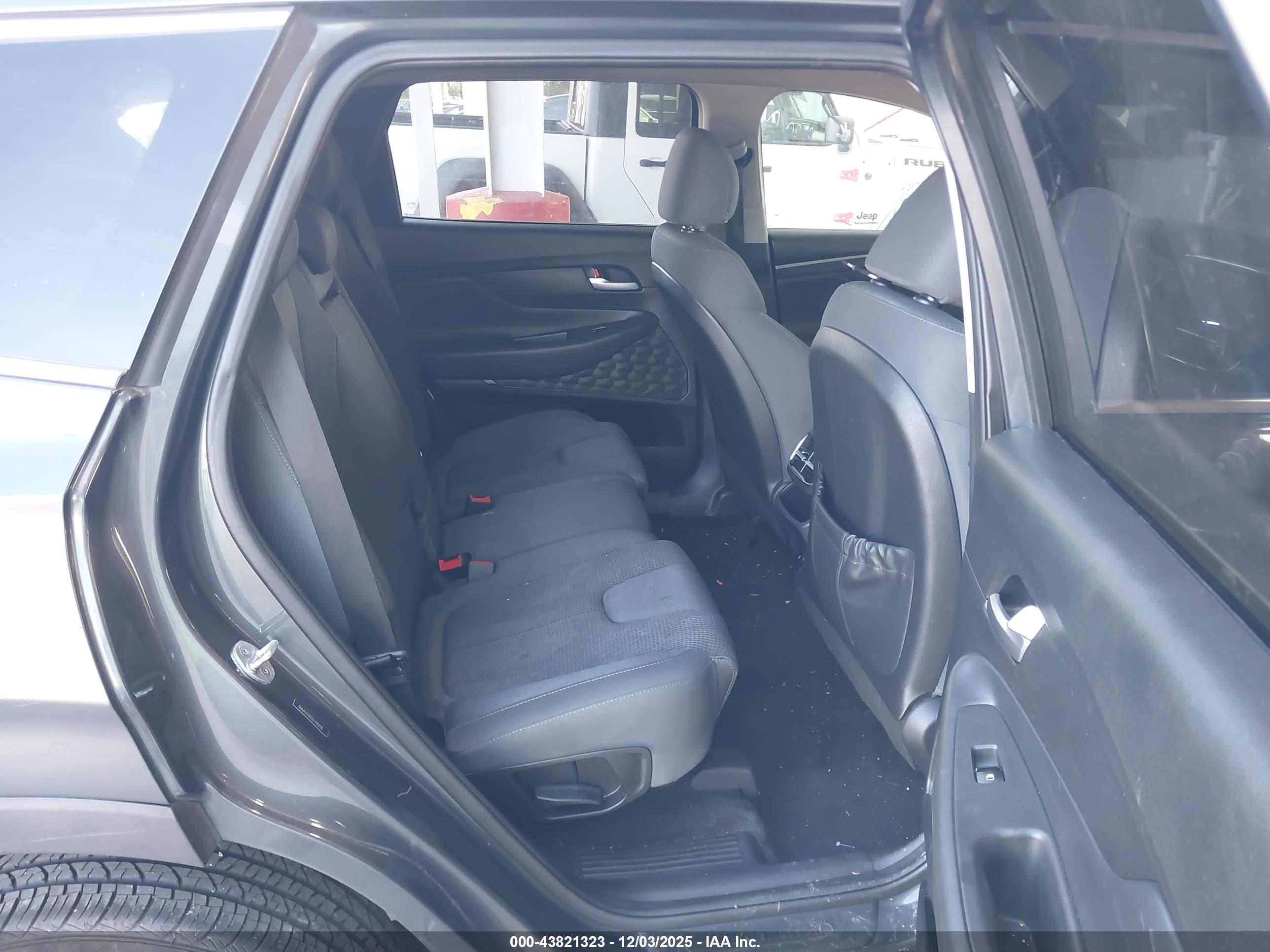 HYUNDAI SANTA image 8