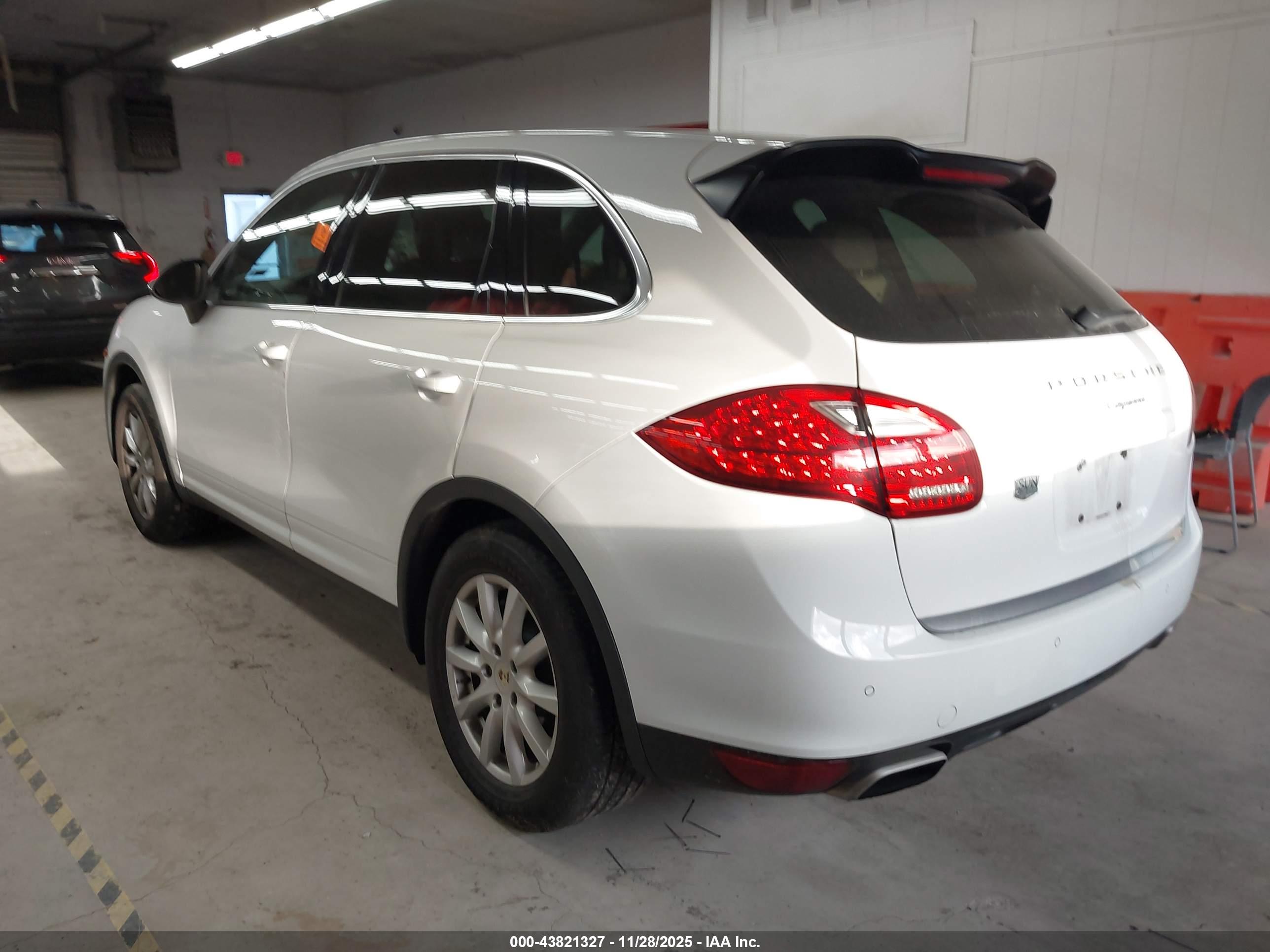 PORSCHE CAYENNE image 3