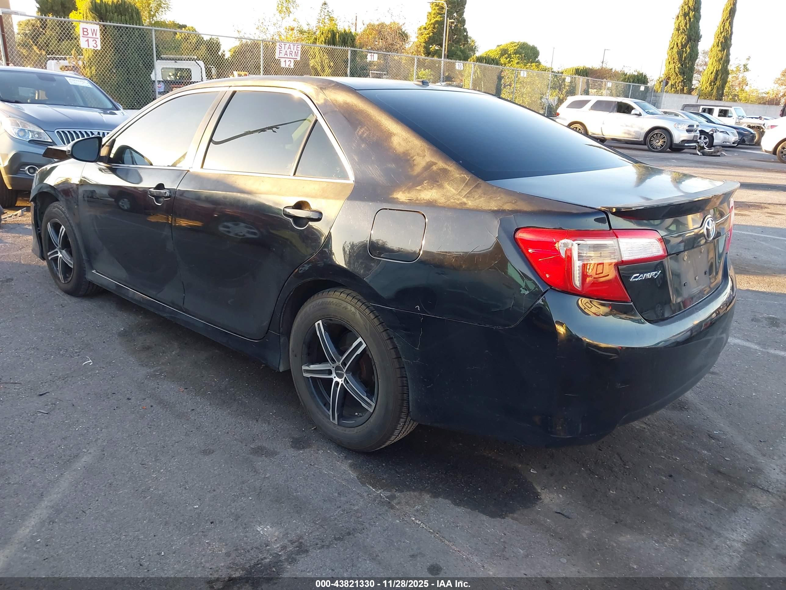 TOYOTA CAMRY image 3