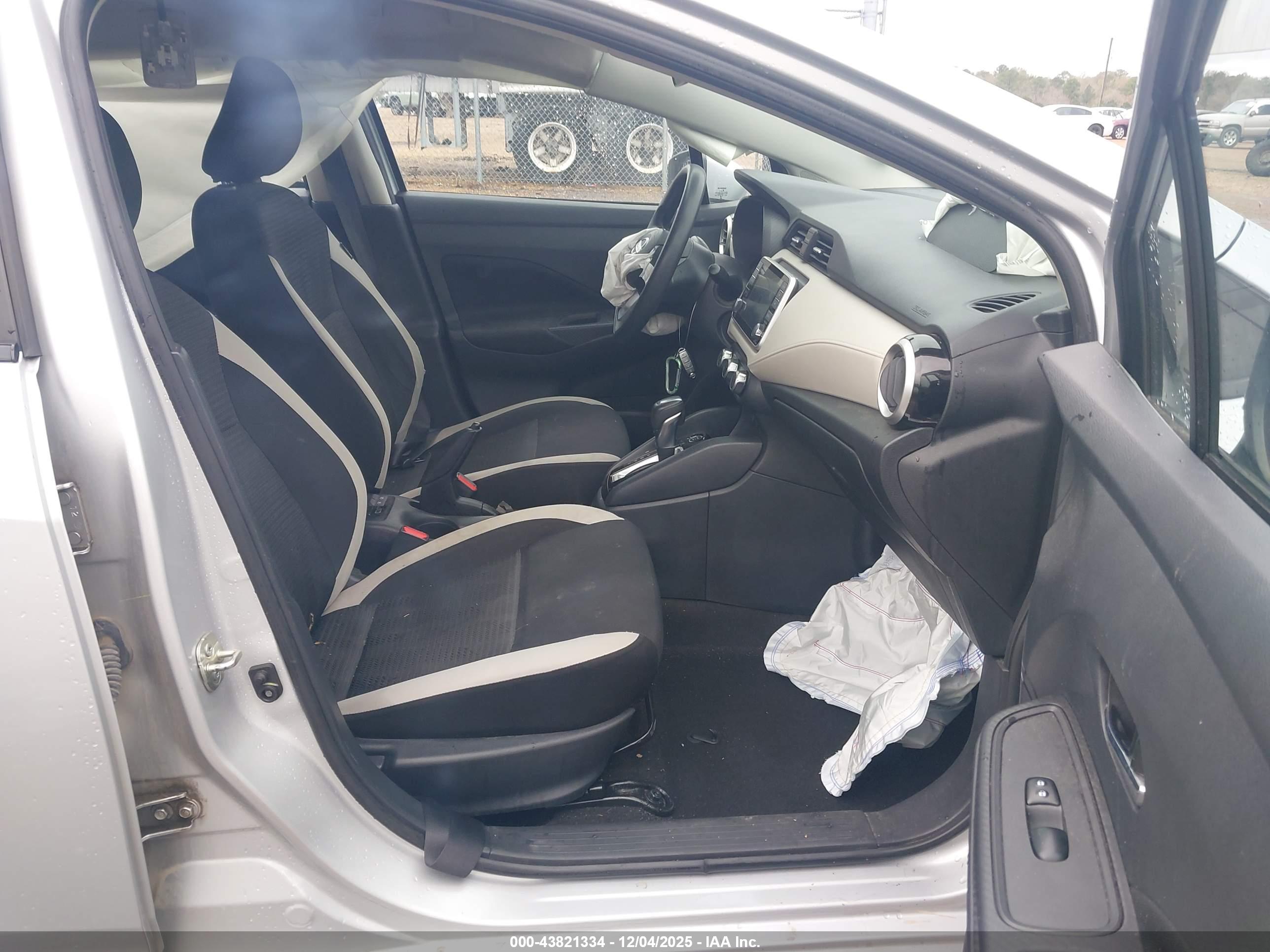 NISSAN VERSA image 5