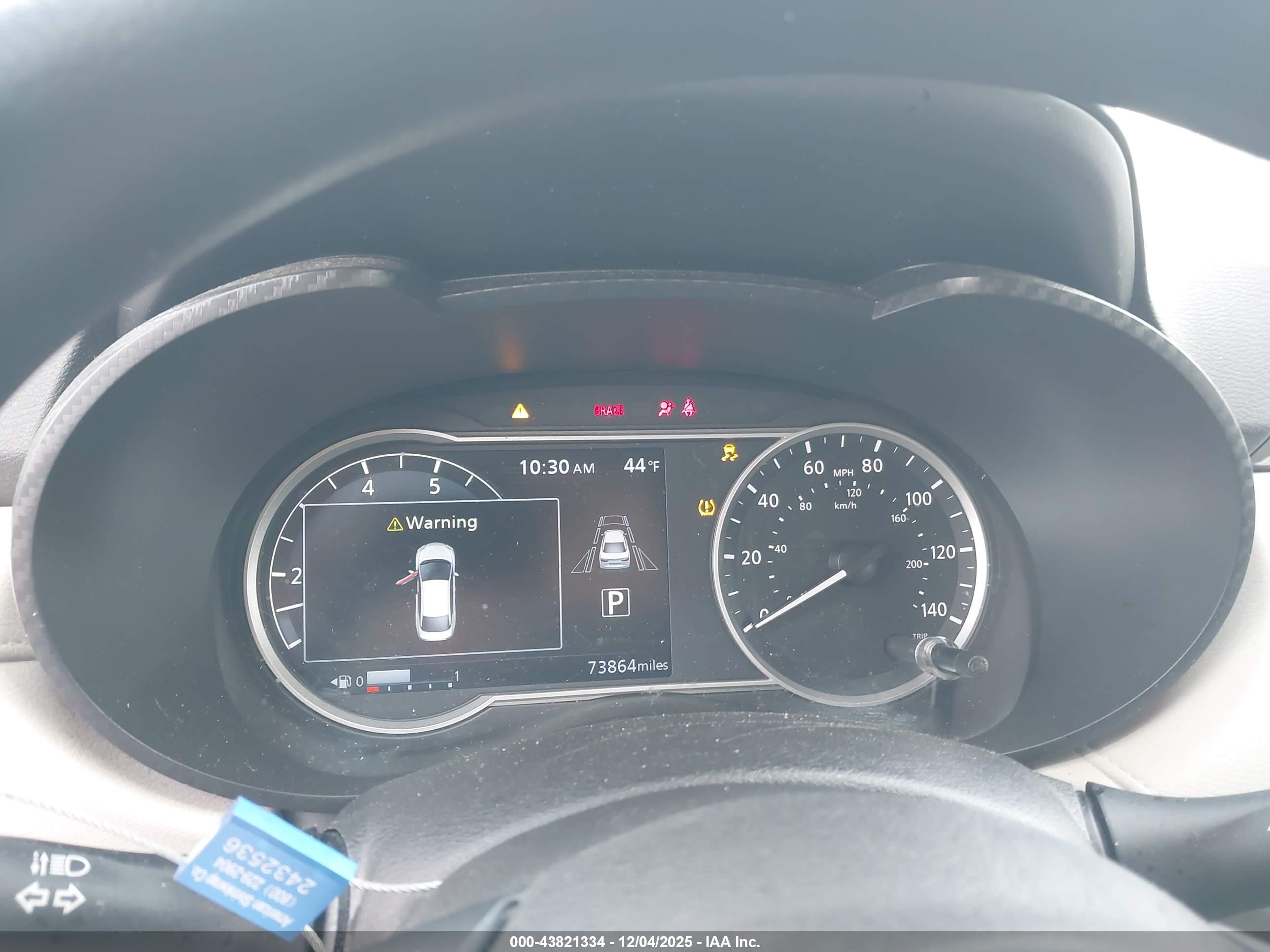 NISSAN VERSA image 7