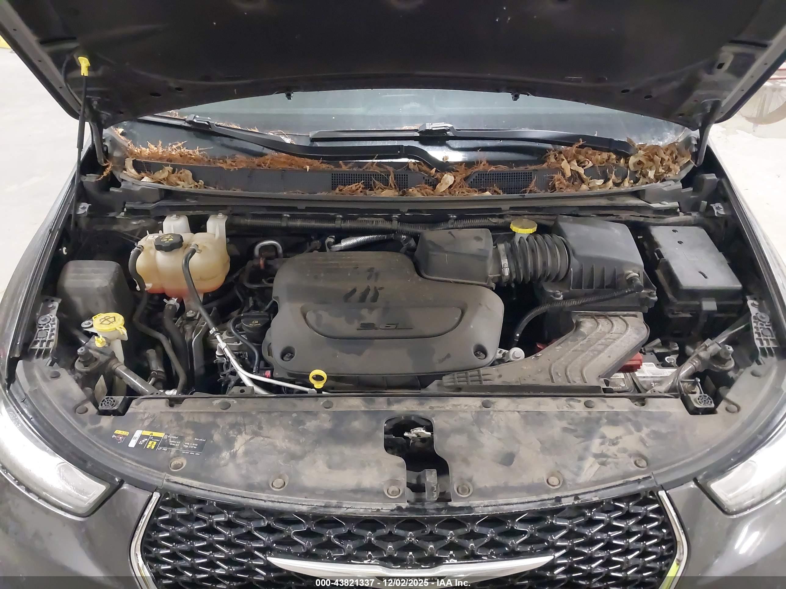 CHRYSLER PACIFICA image 10