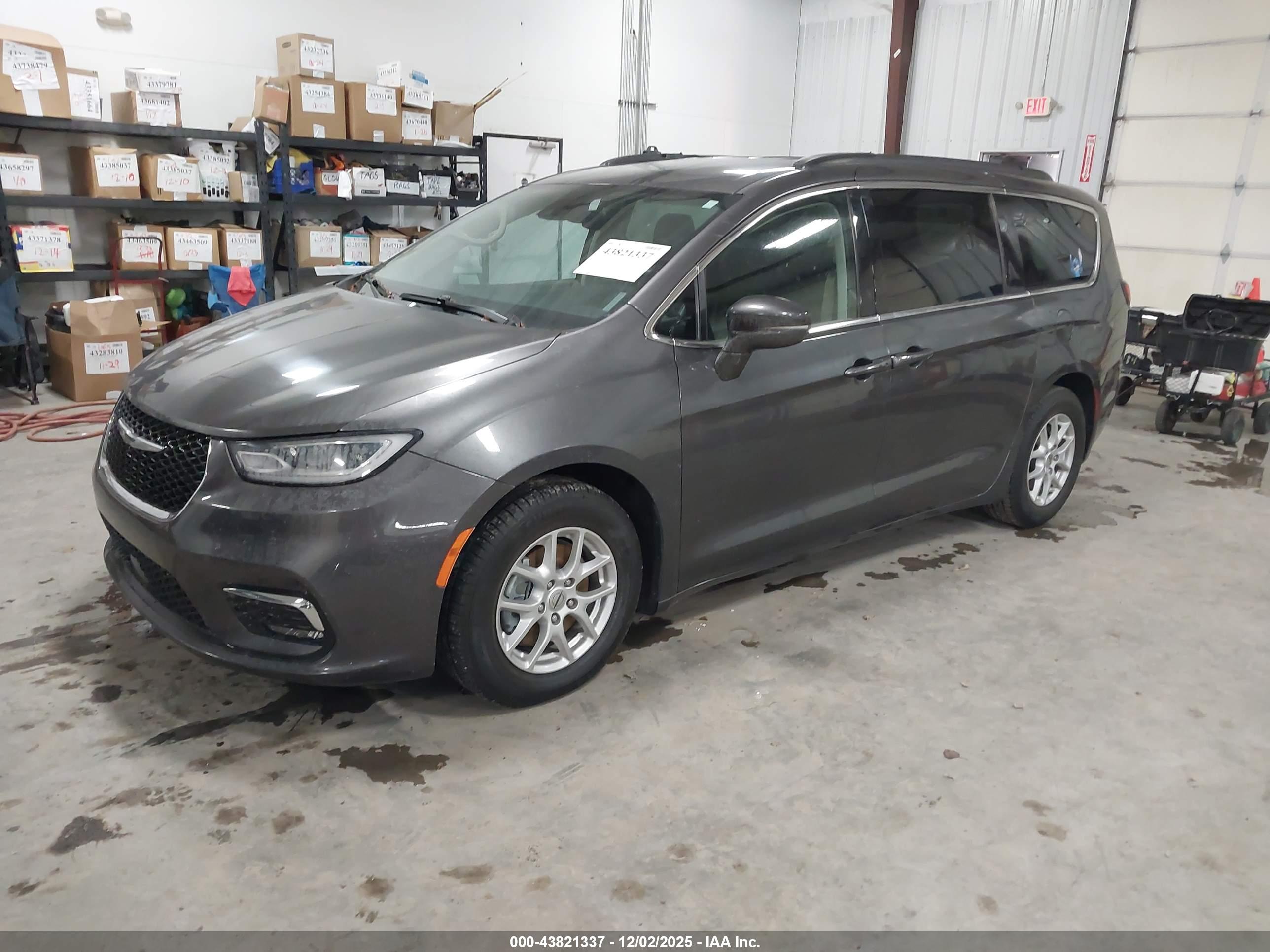 CHRYSLER PACIFICA image 2