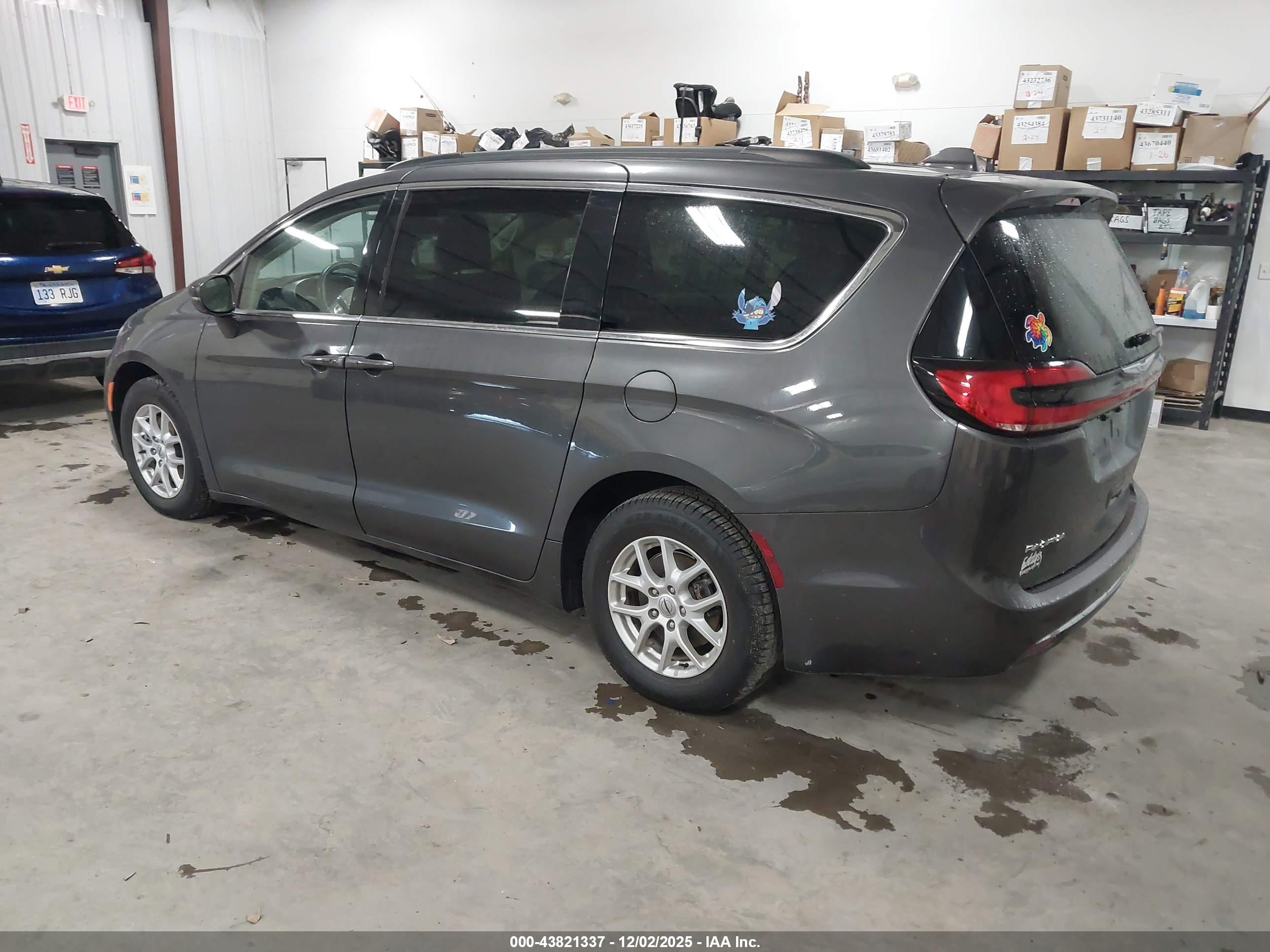 CHRYSLER PACIFICA image 3