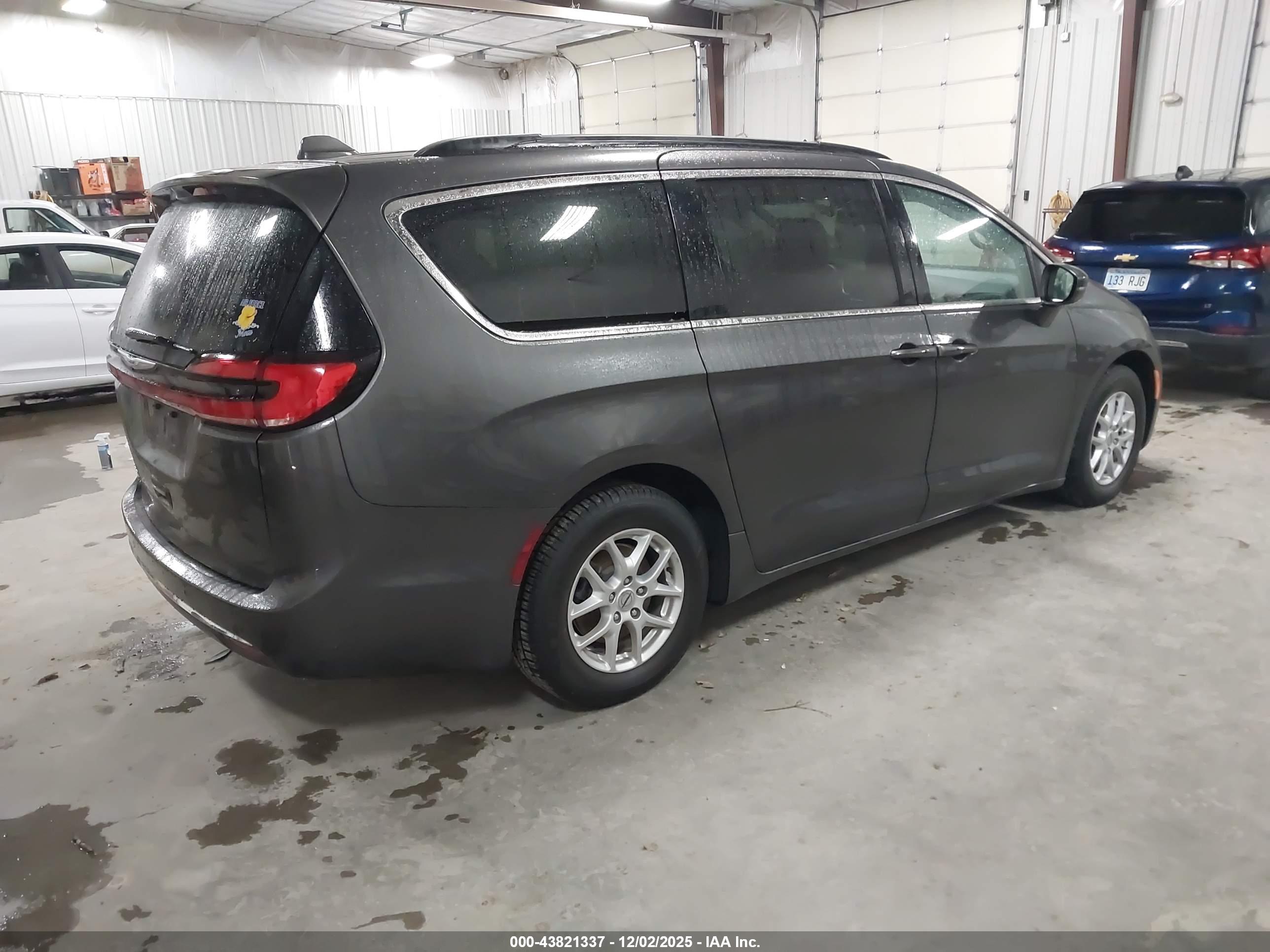 CHRYSLER PACIFICA image 4