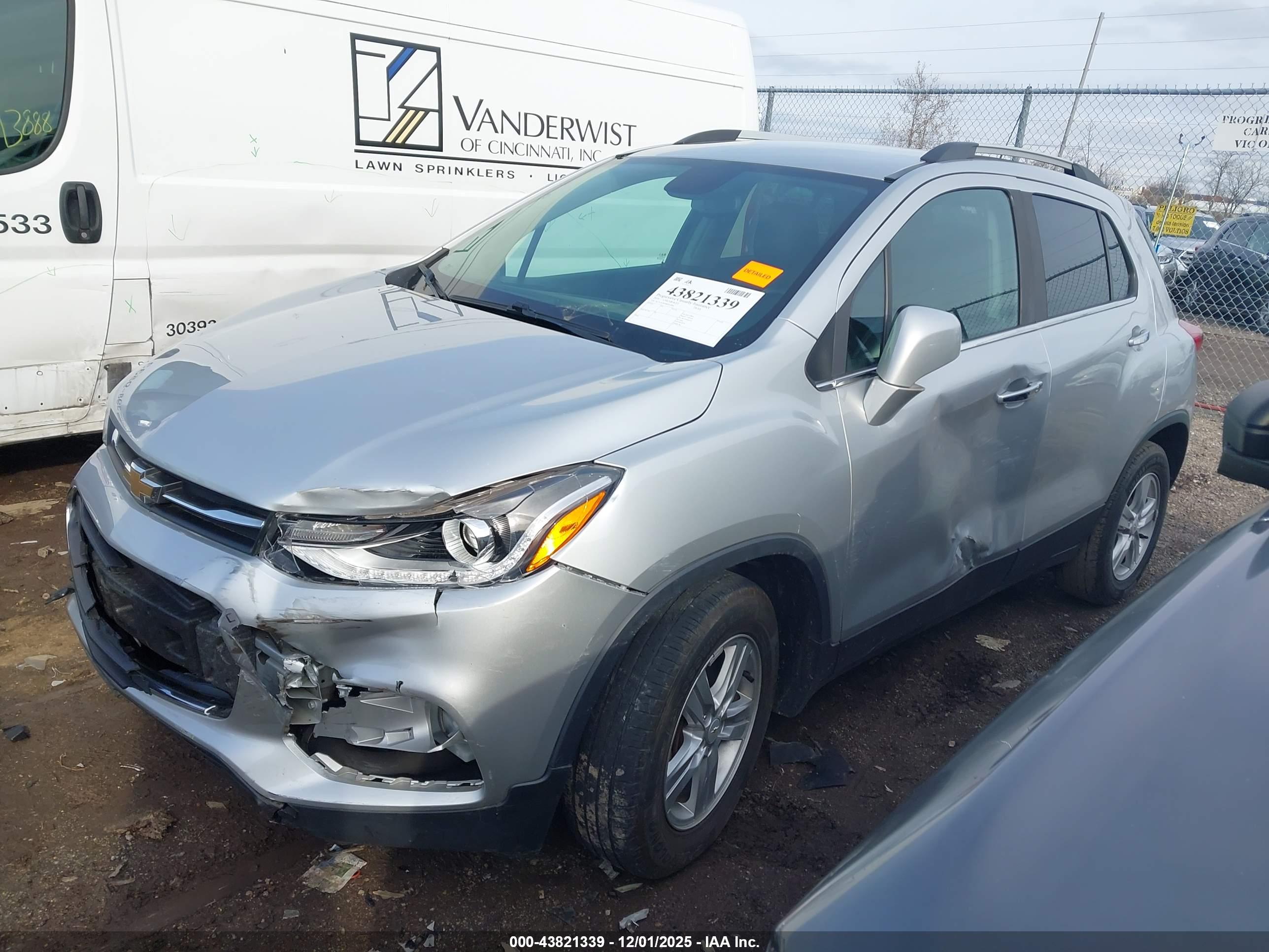 CHEVROLET TRAX image 2