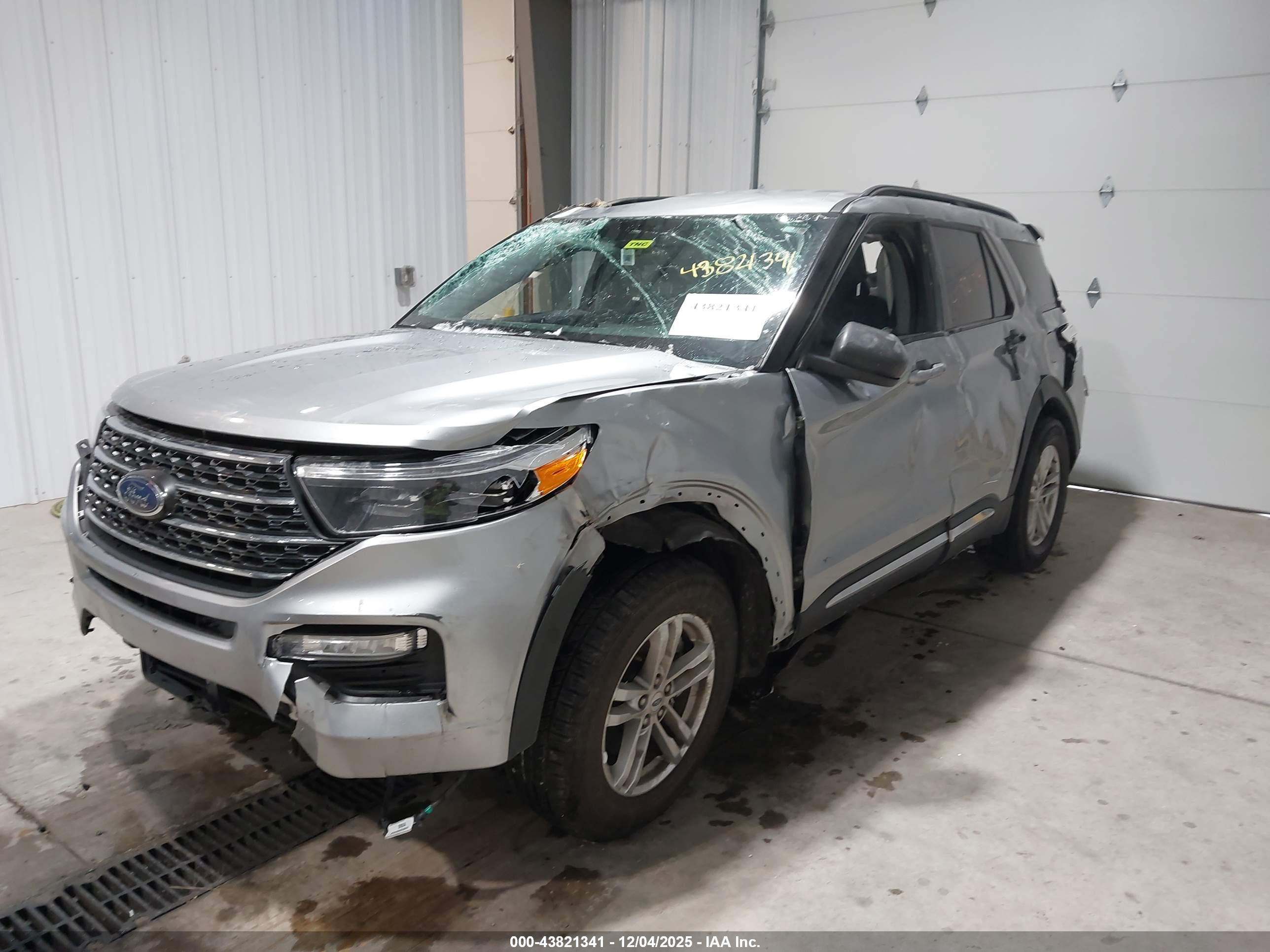FORD EXPLORER image 2
