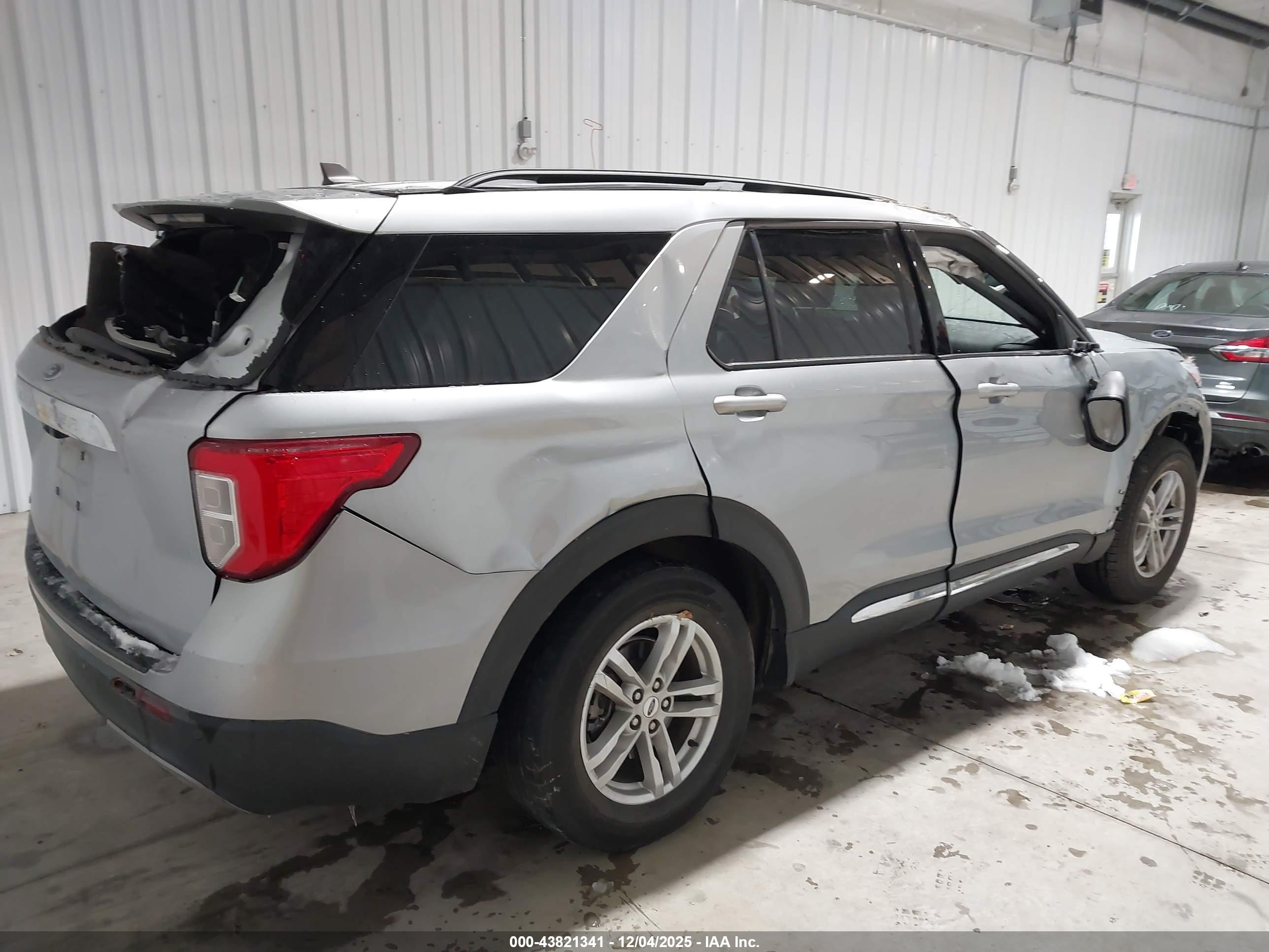 FORD EXPLORER image 4