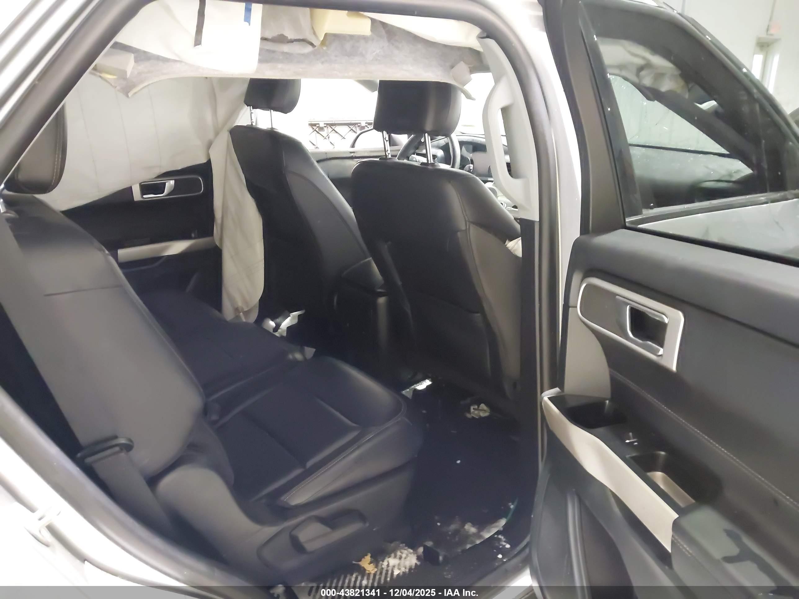 FORD EXPLORER image 8