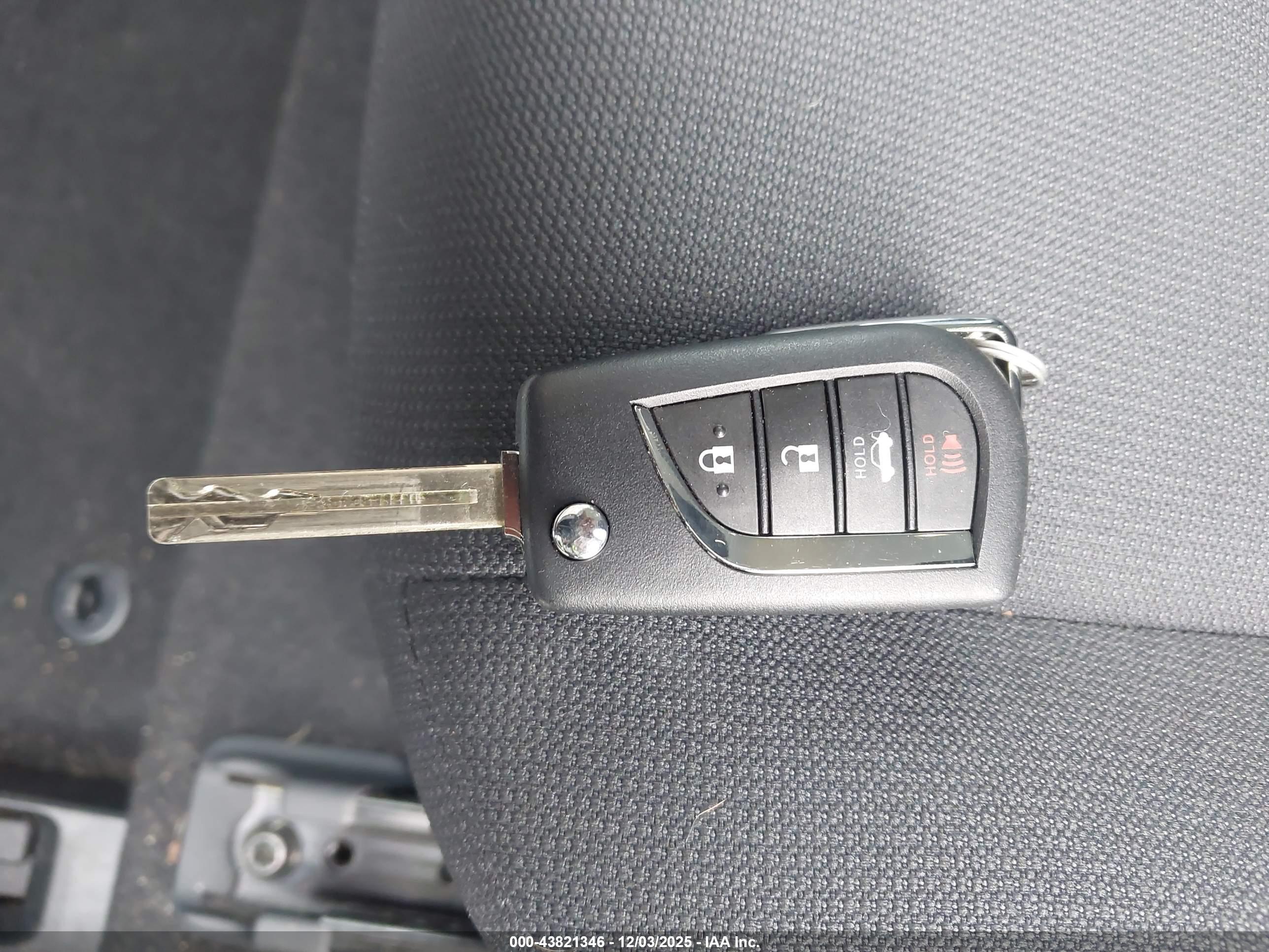 TOYOTA COROLLA image 11