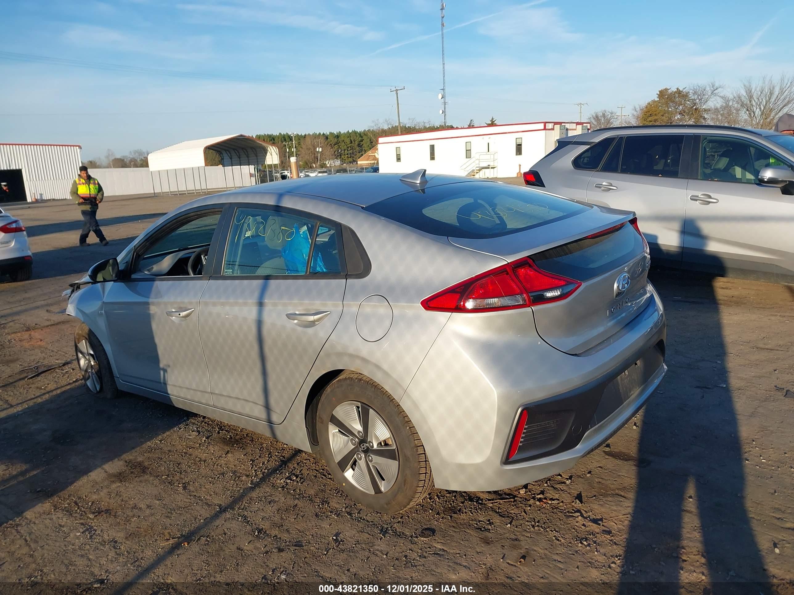 HYUNDAI IONIQ image 3