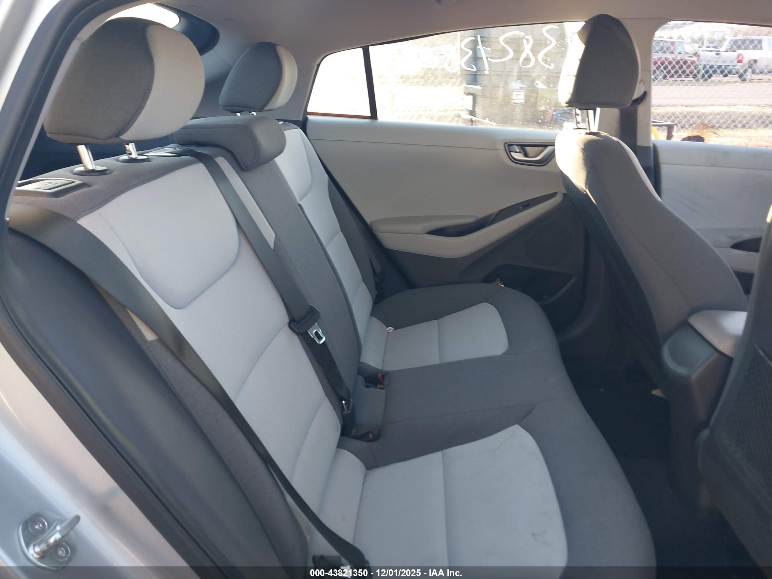 HYUNDAI IONIQ image 8