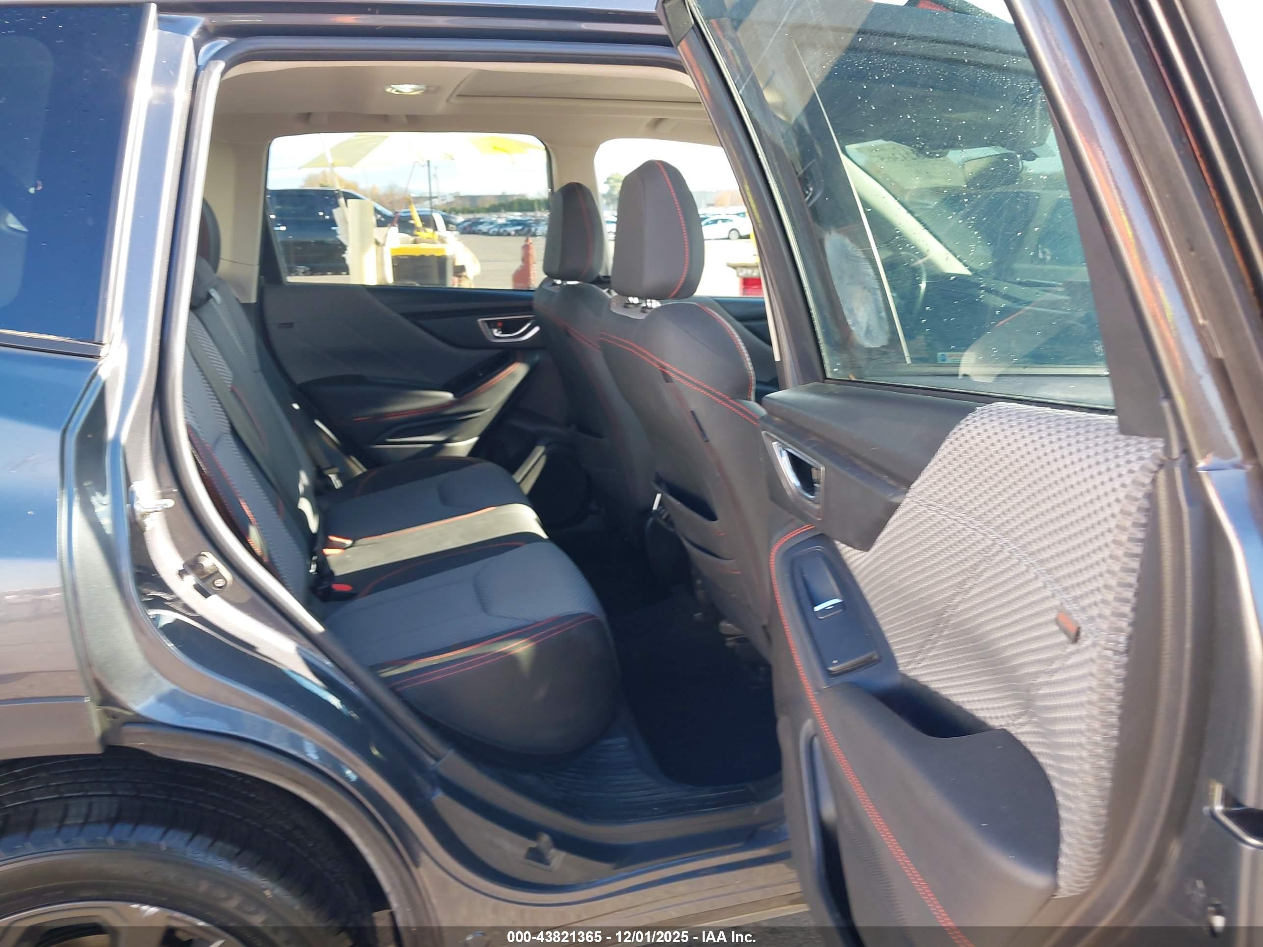 SUBARU FORESTER image 8