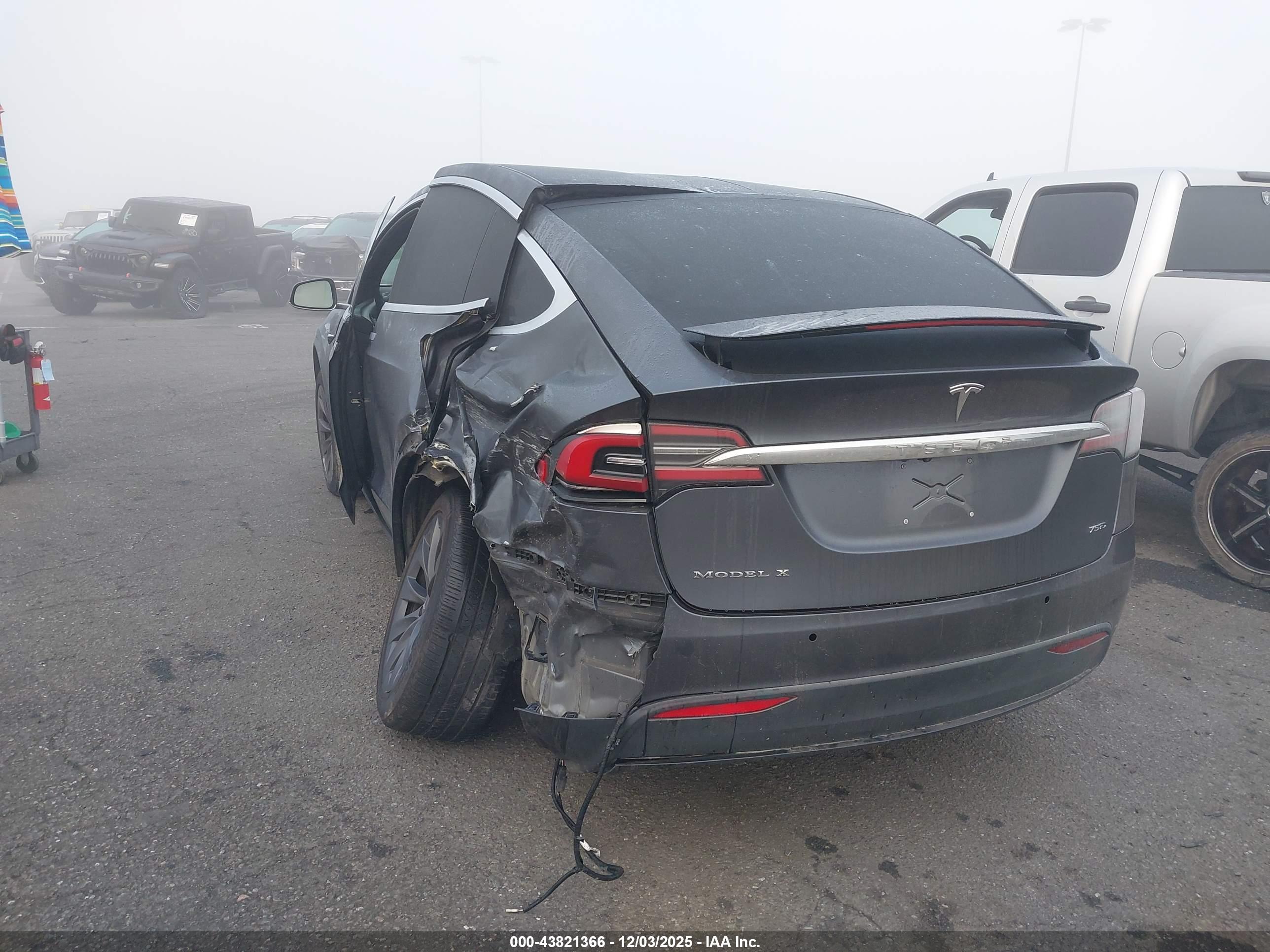 TESLA MODEL image 3