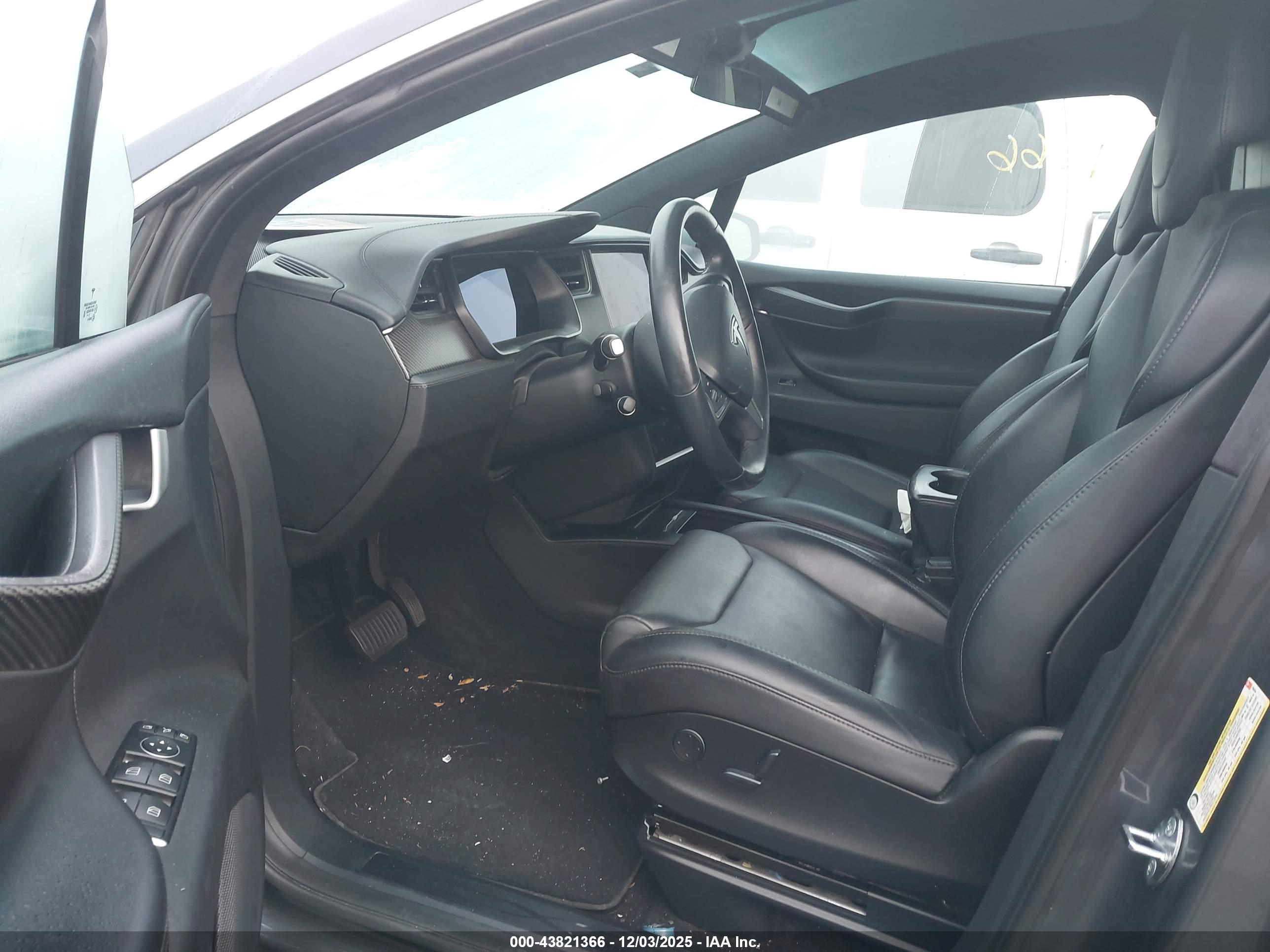 TESLA MODEL image 5