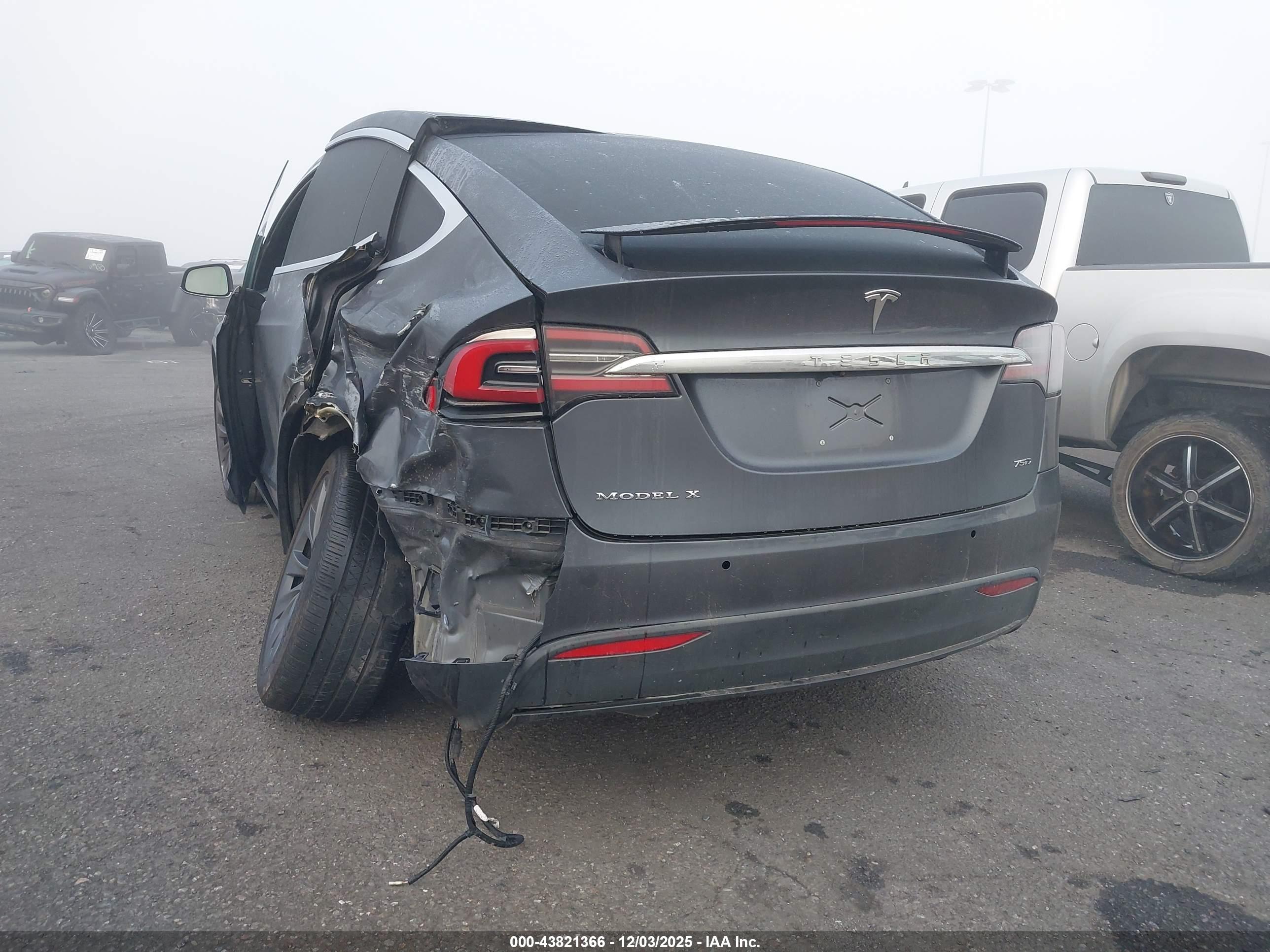 TESLA MODEL image 6
