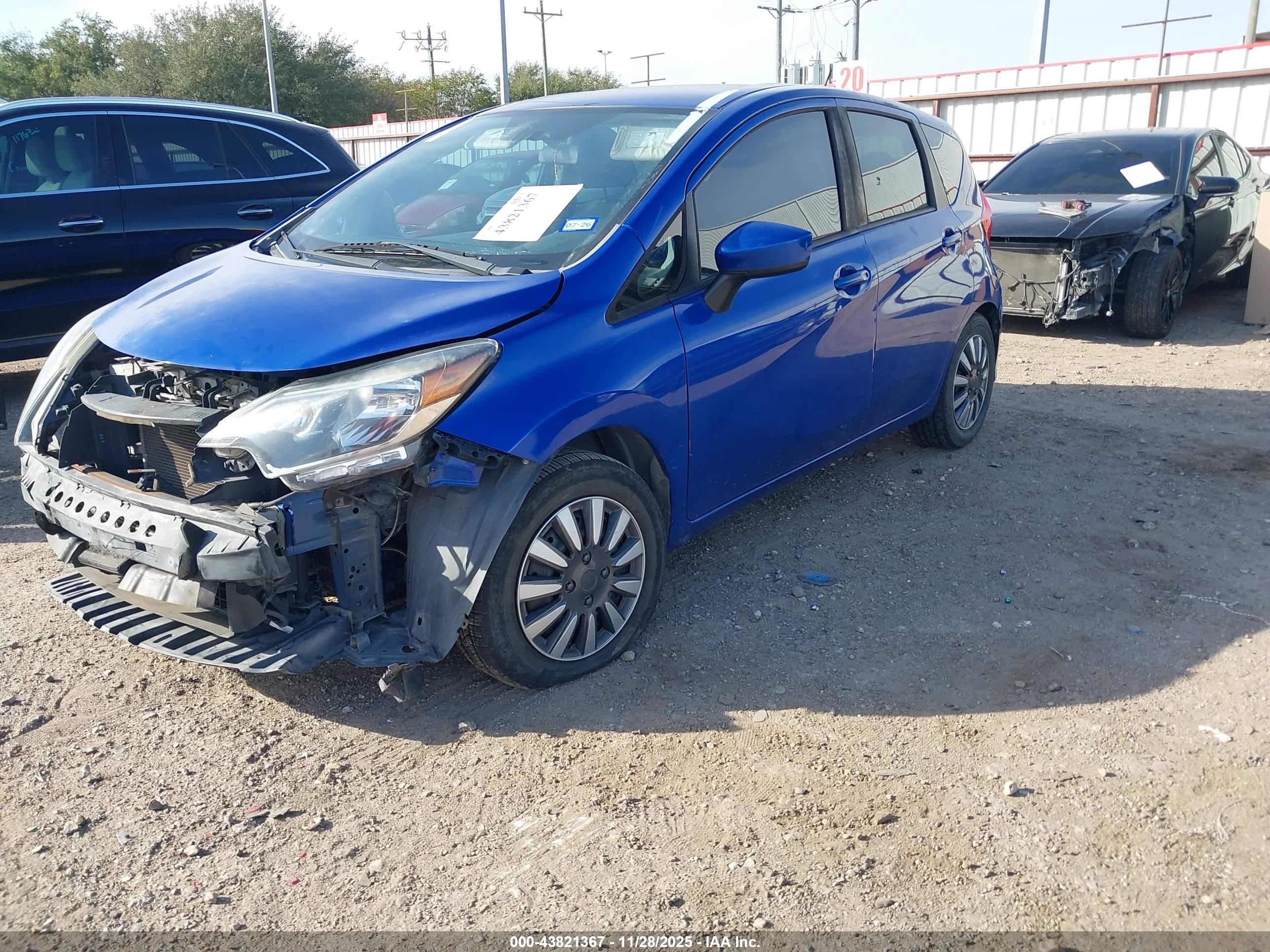 NISSAN VERSA image 2