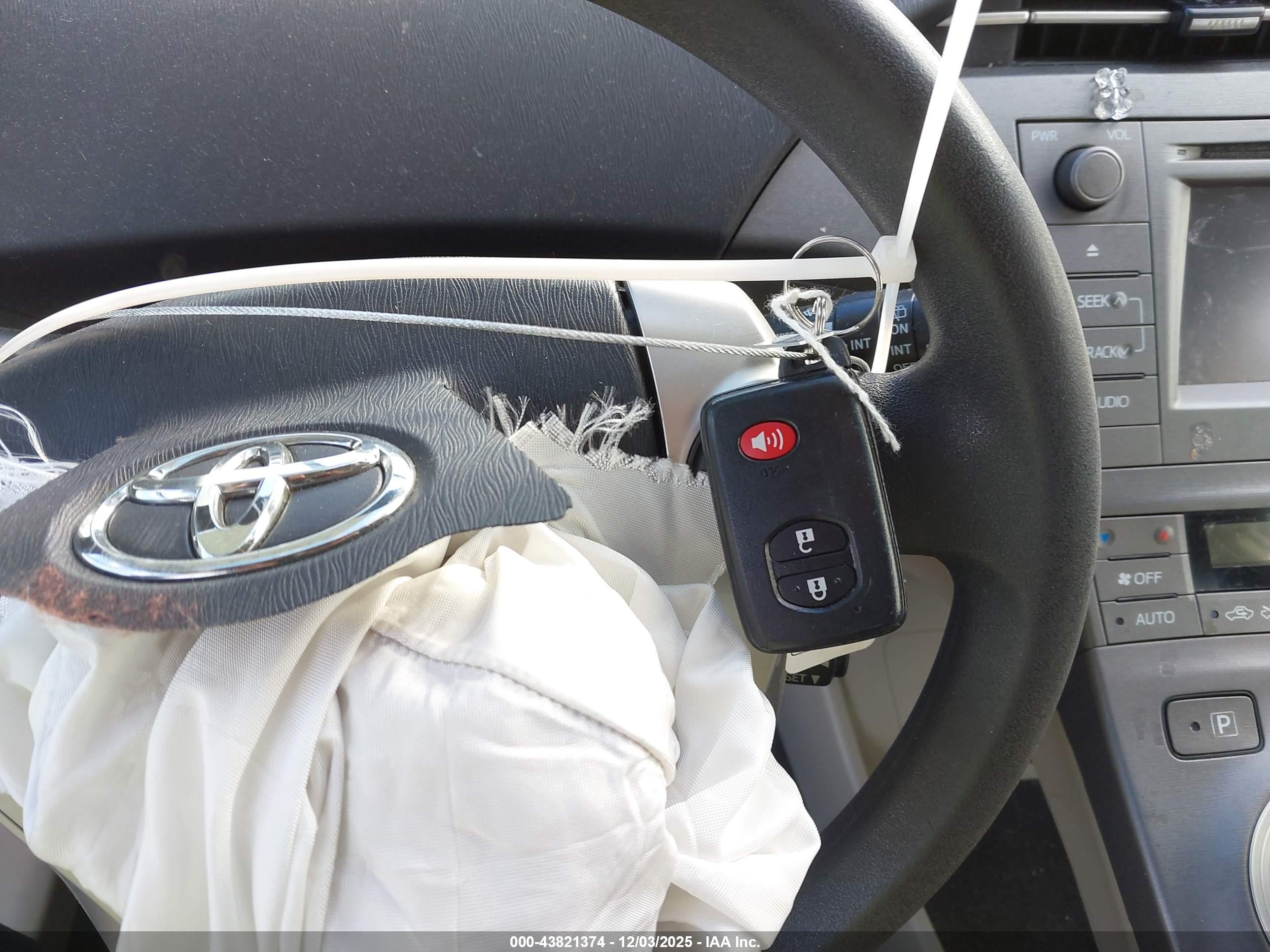 TOYOTA PRIUS image 11