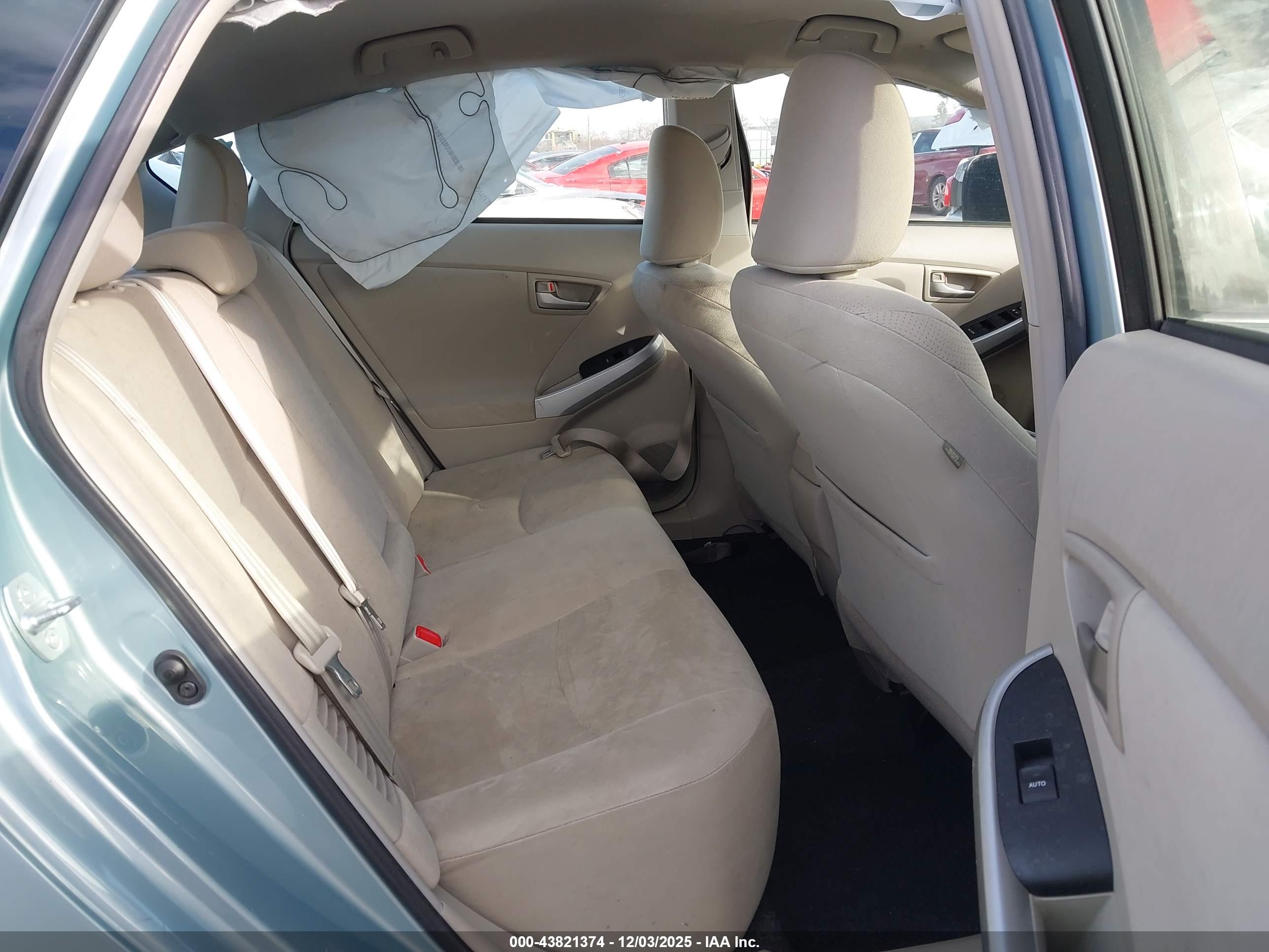 TOYOTA PRIUS image 8