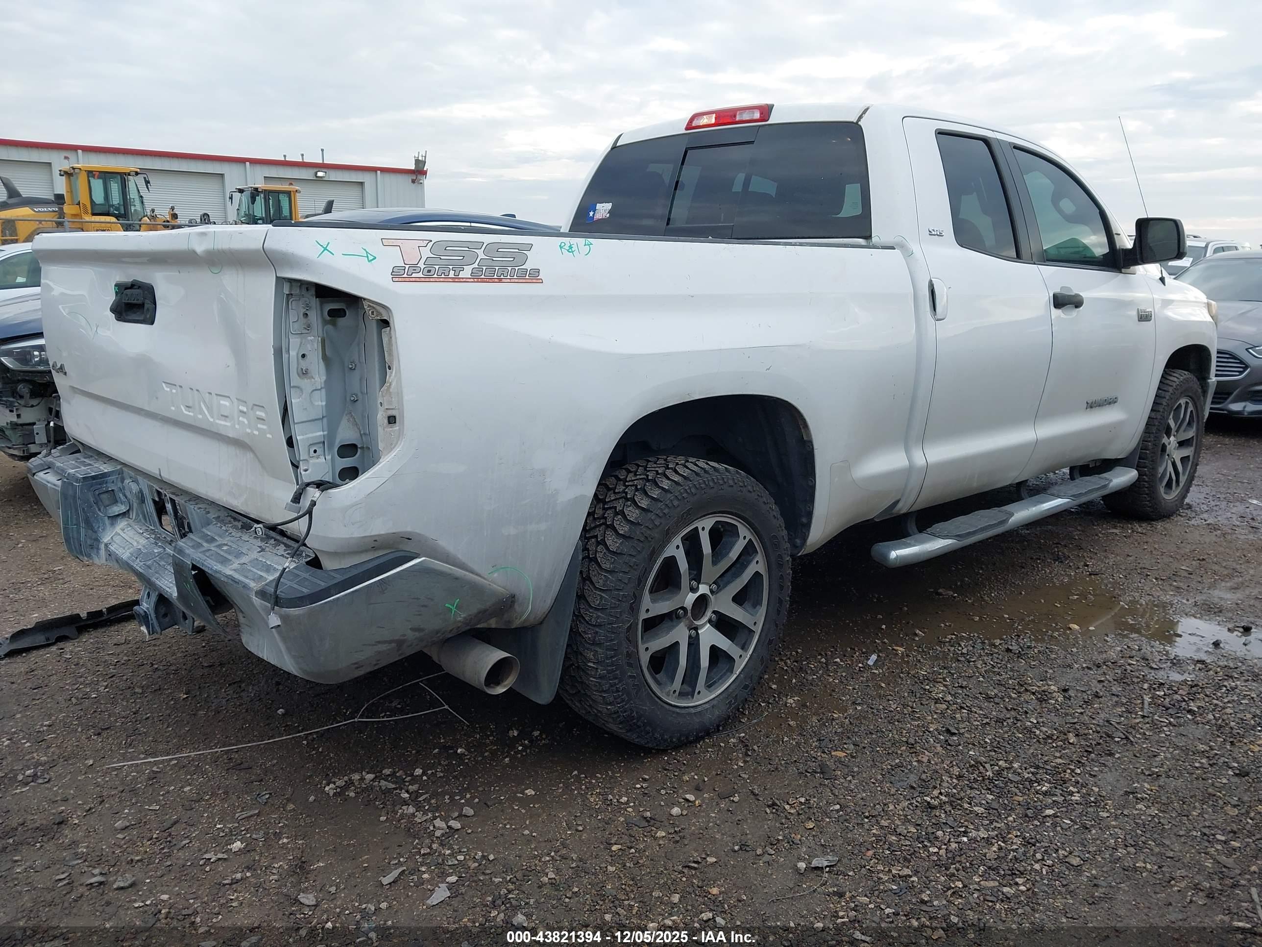TOYOTA TUNDRA image 4