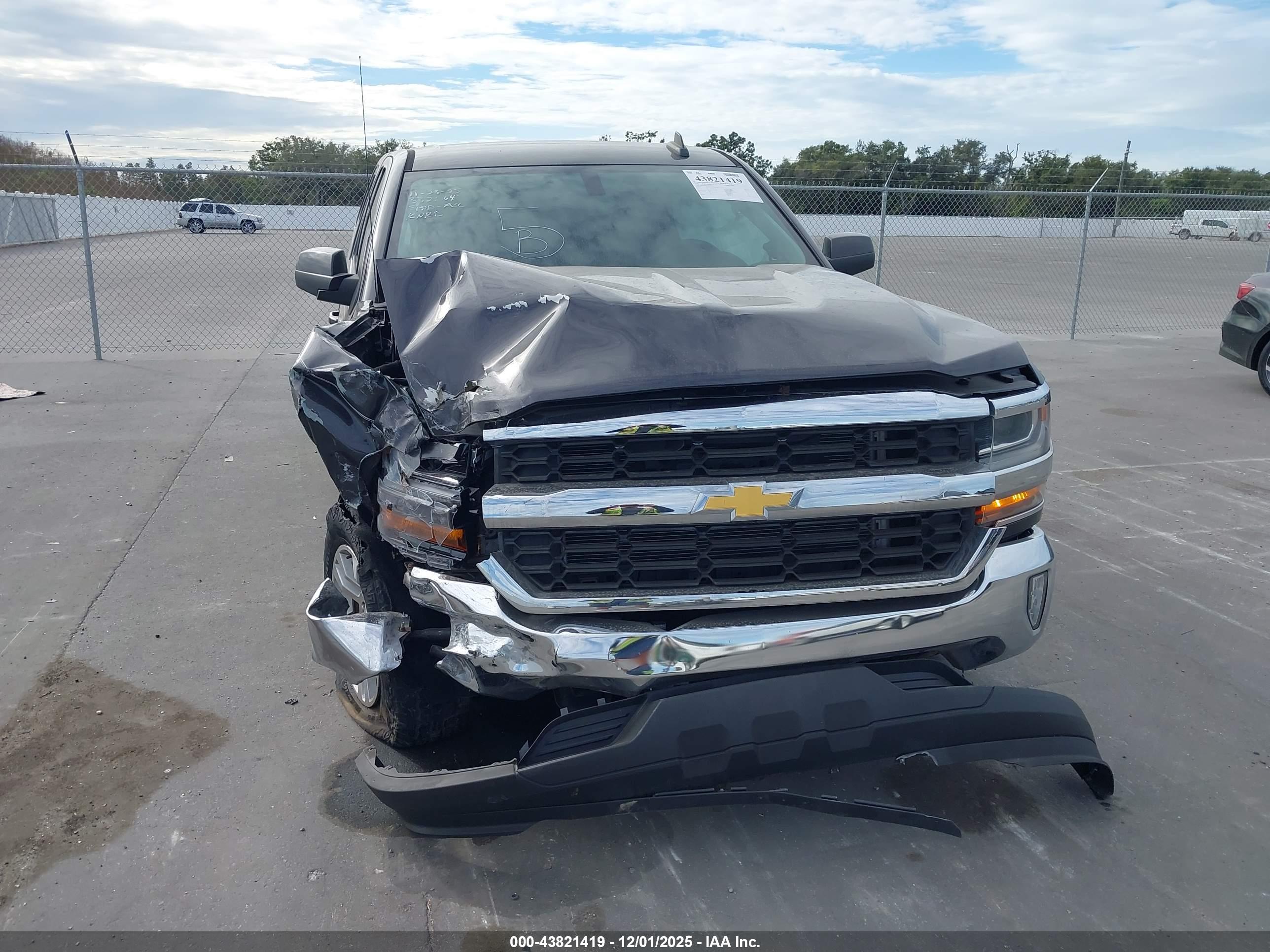 CHEVROLET SILVERADO image 6