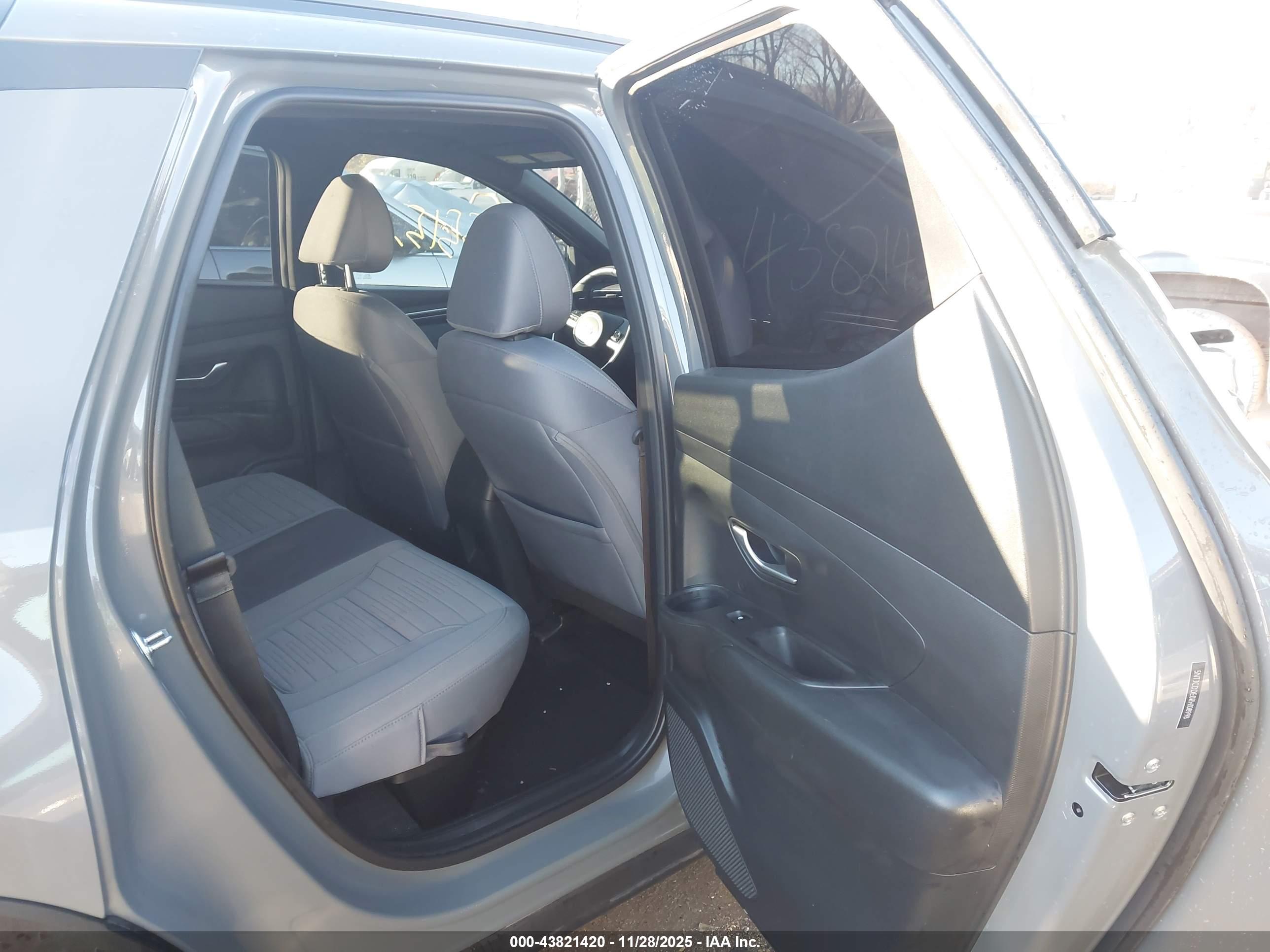 HYUNDAI SANTA image 8
